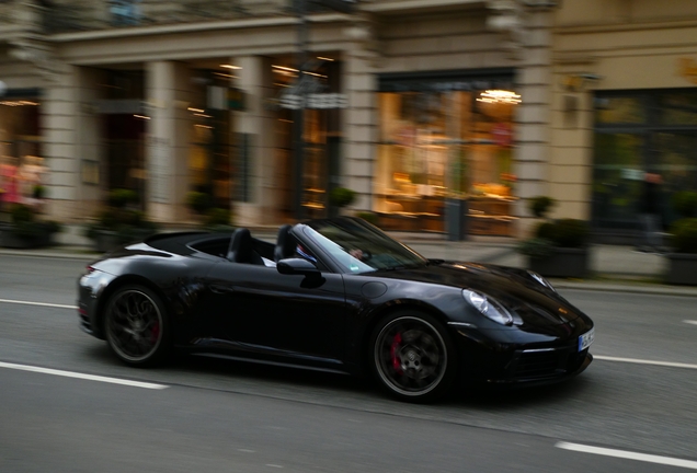 Porsche 992 Carrera 4S Cabriolet