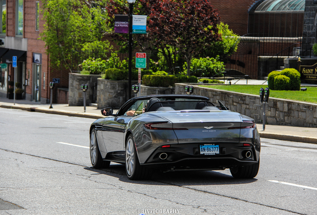 Aston Martin DB11 V8 Volante