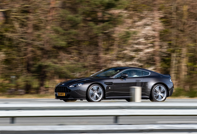 Aston Martin V12 Vantage