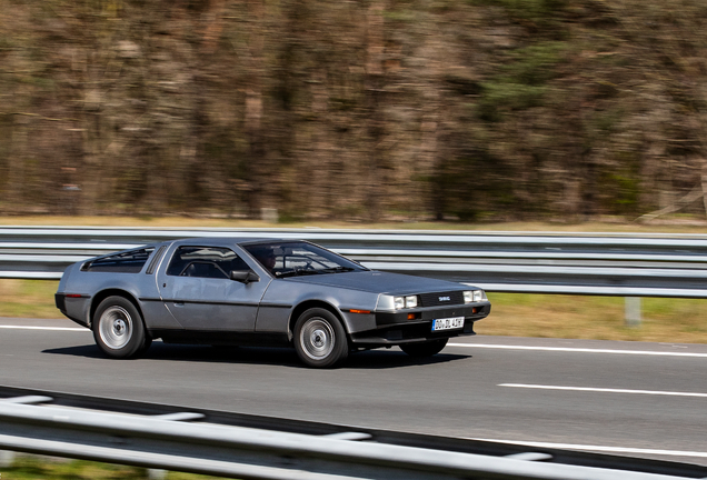 DeLorean DMC-12