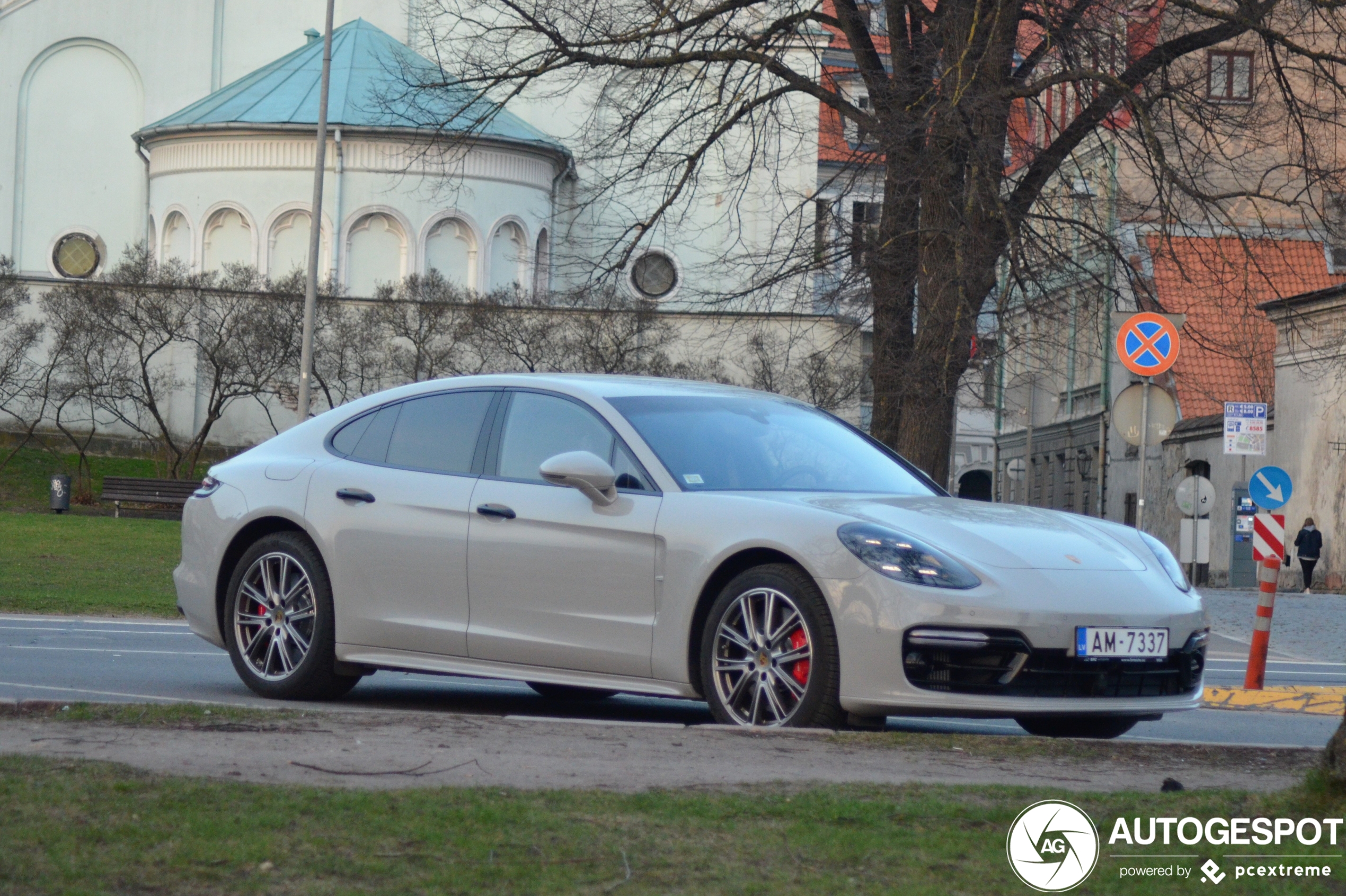 Porsche 971 Panamera Turbo