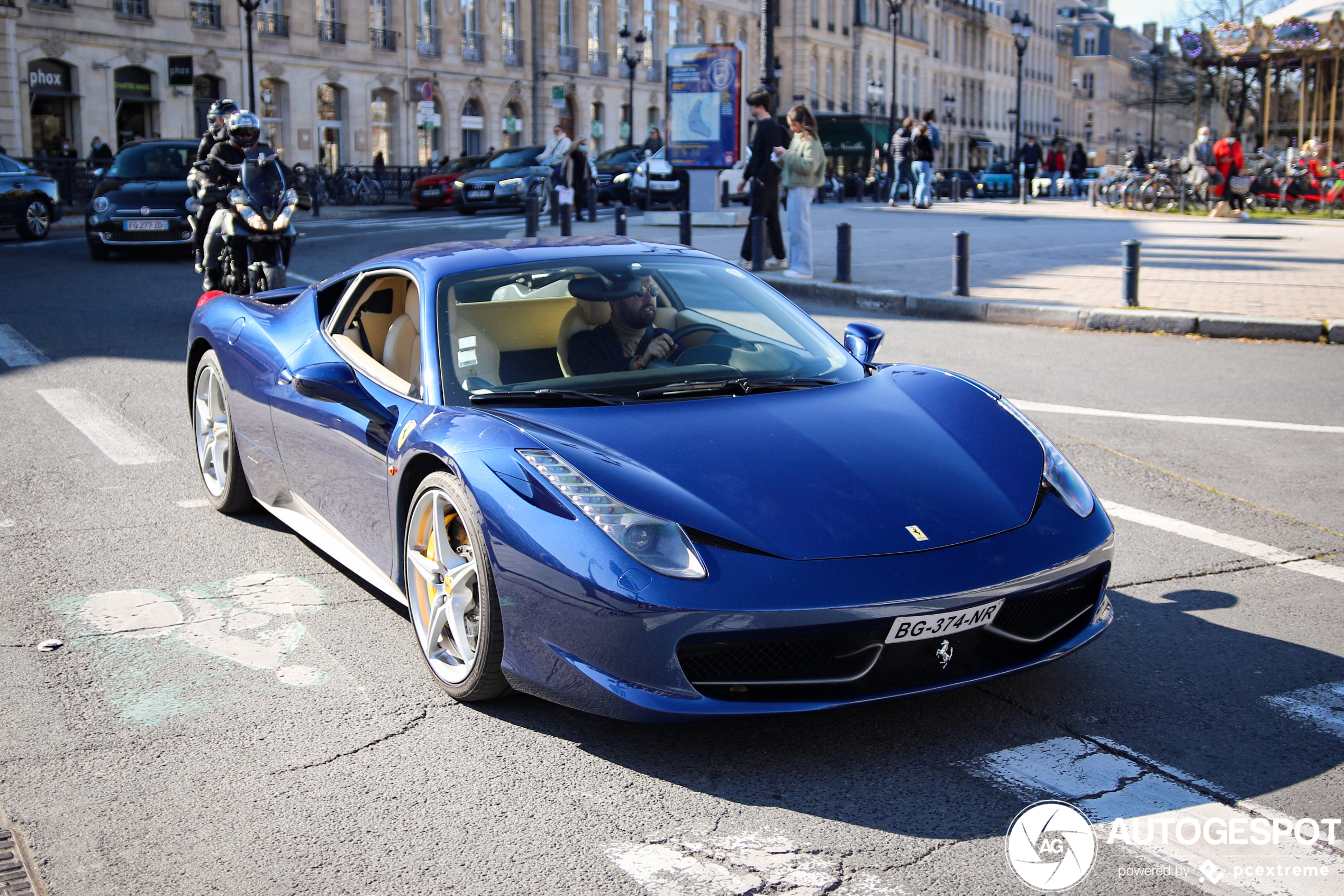 Ferrari 458 Italia blaue Tapete