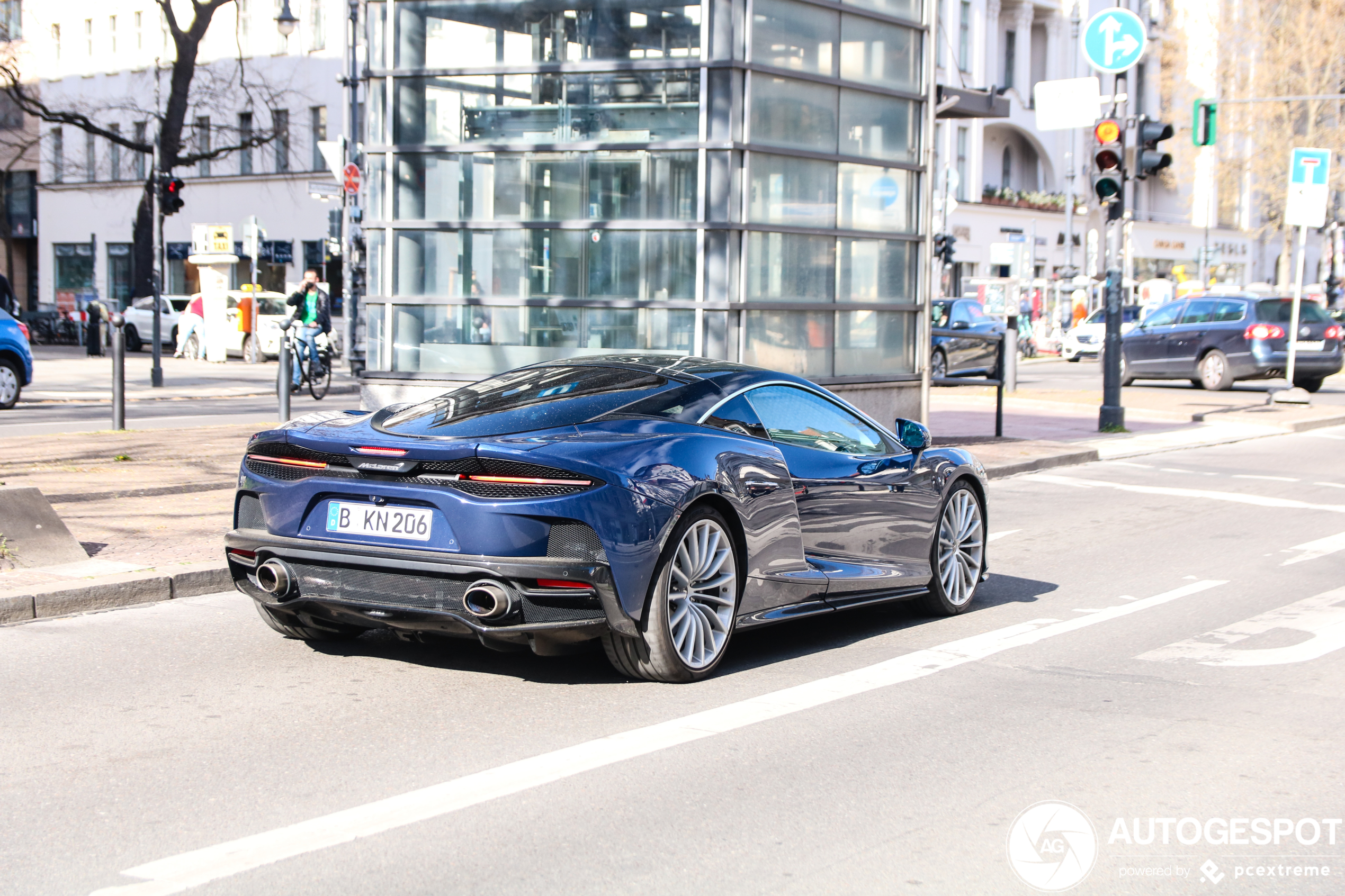 McLaren GT