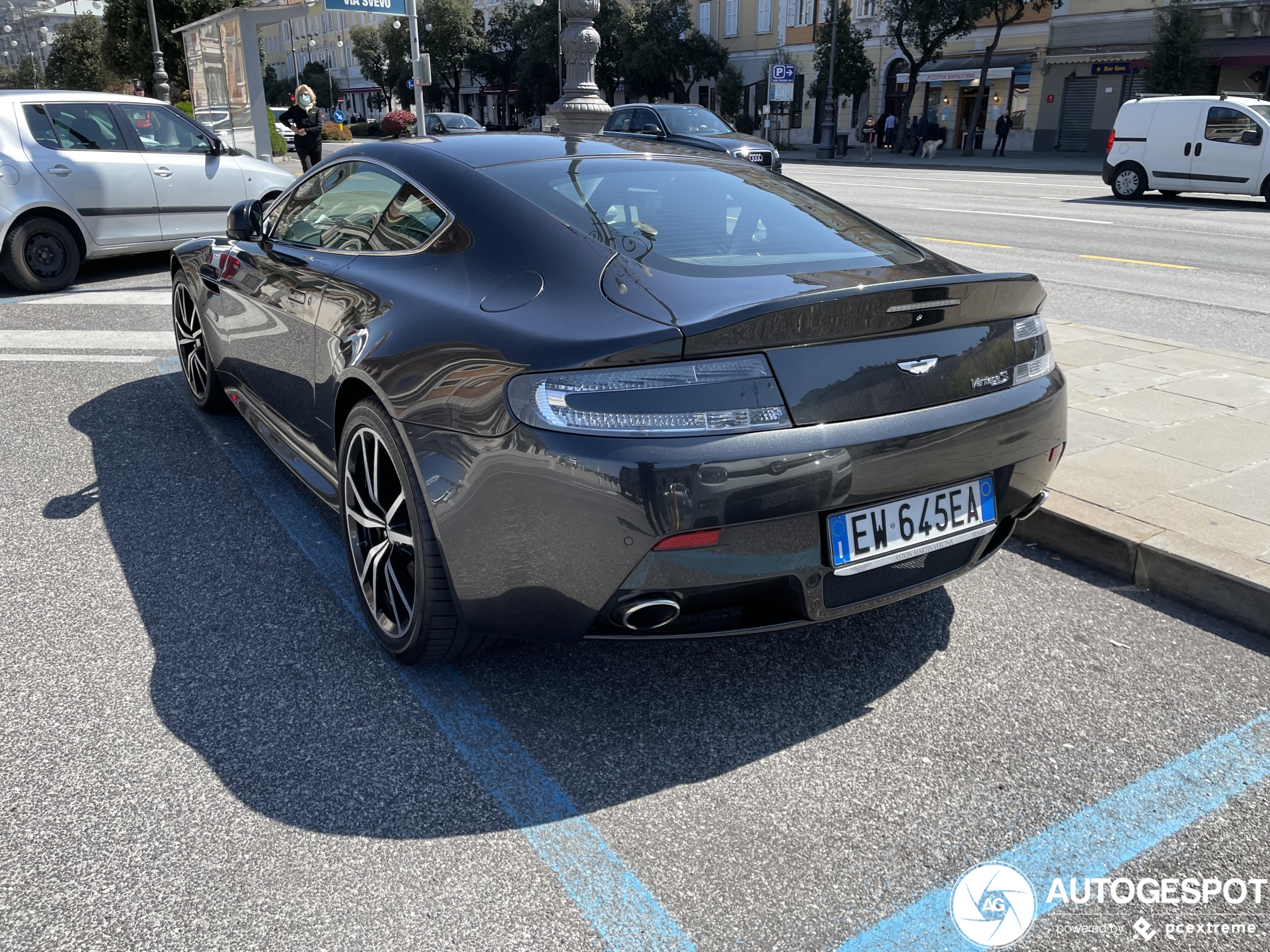 Aston Martin V8 Vantage S