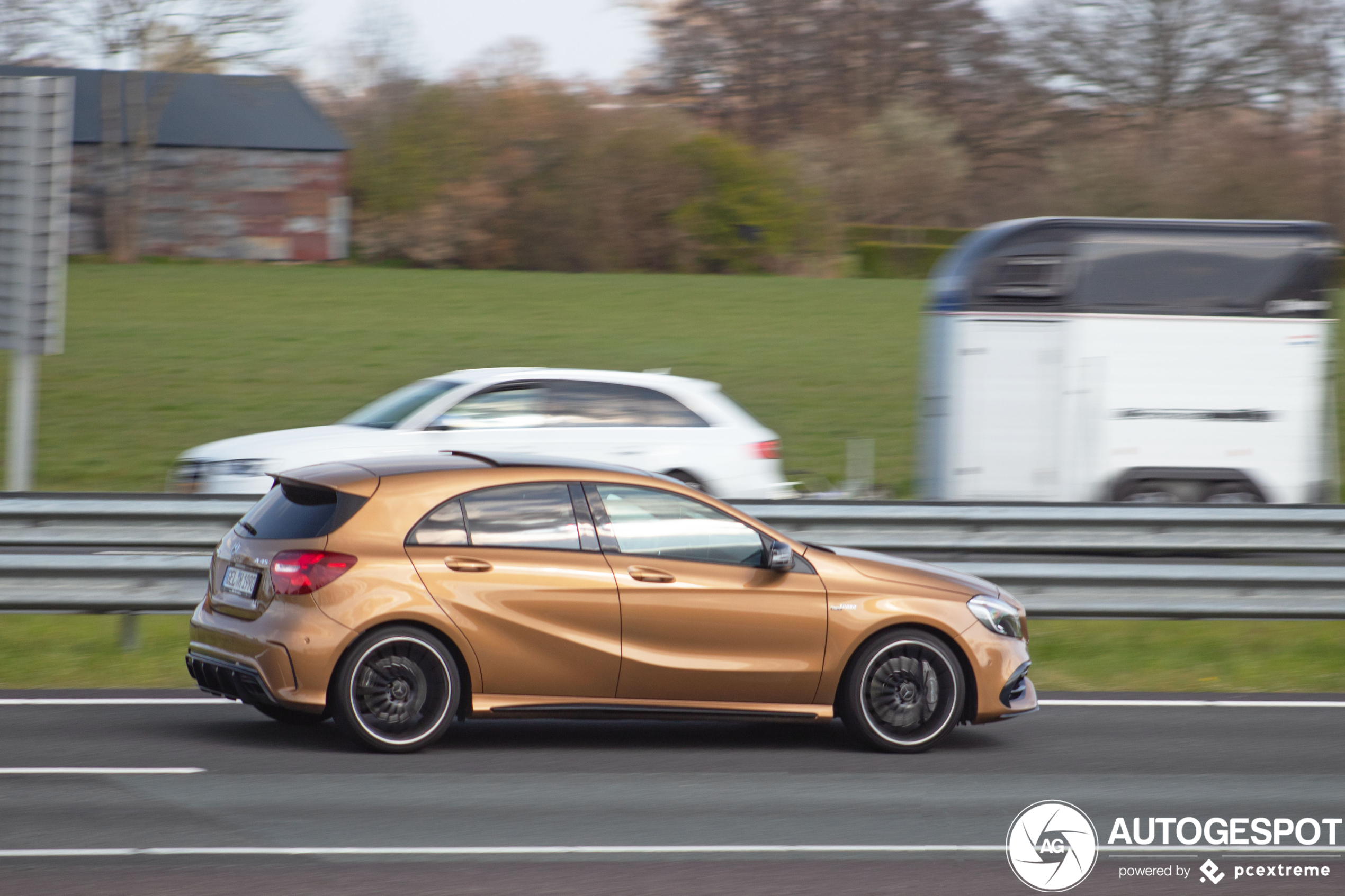 Mercedes-AMG A 45 W176 2015