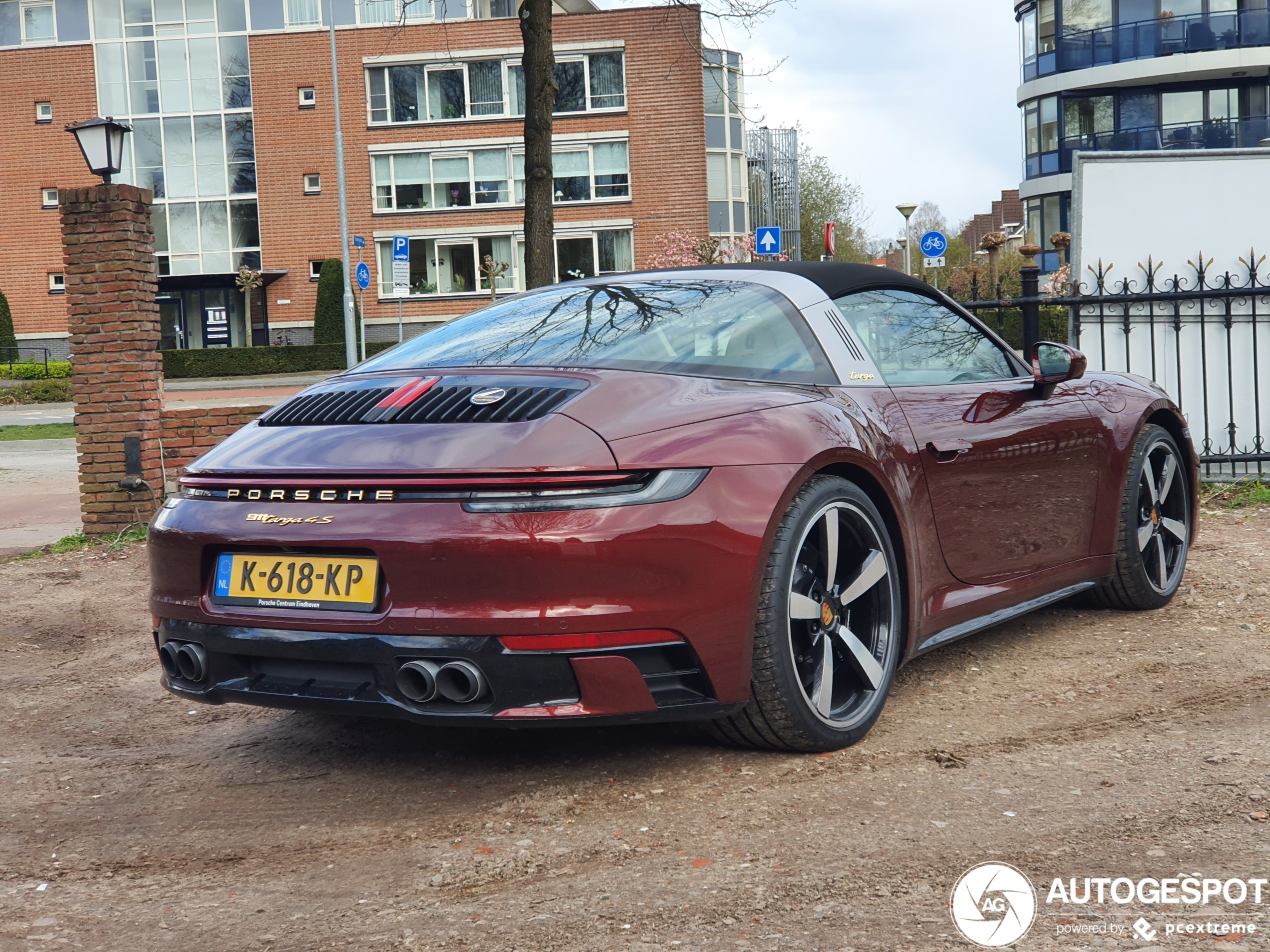 Porsche 992 Targa 4S Heritage Design Edition