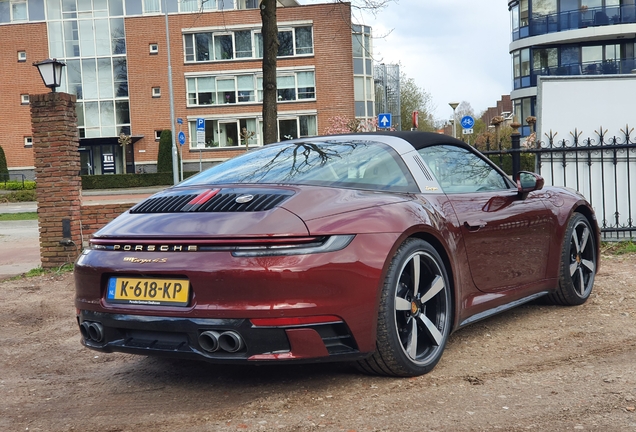 Porsche 992 Targa 4S Heritage Design Edition