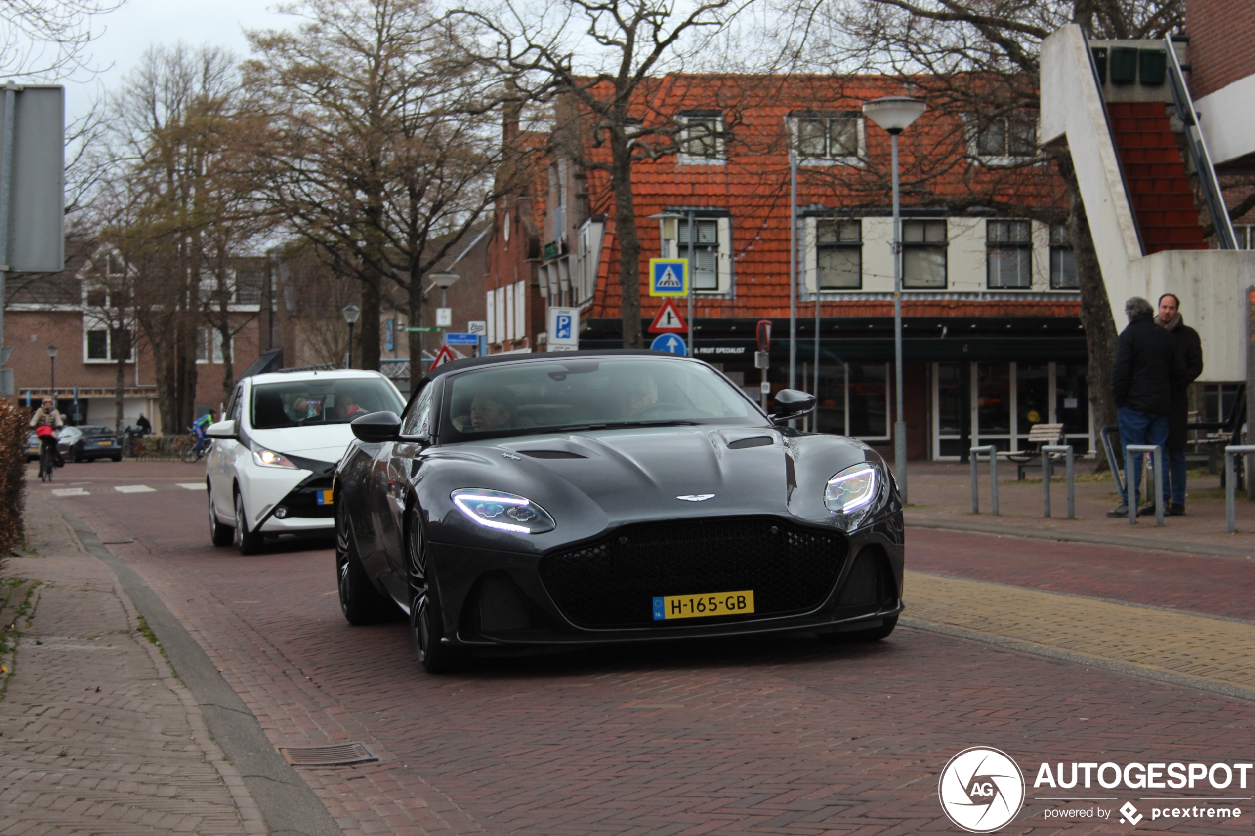 Aston Martin DBS Superleggera Volante