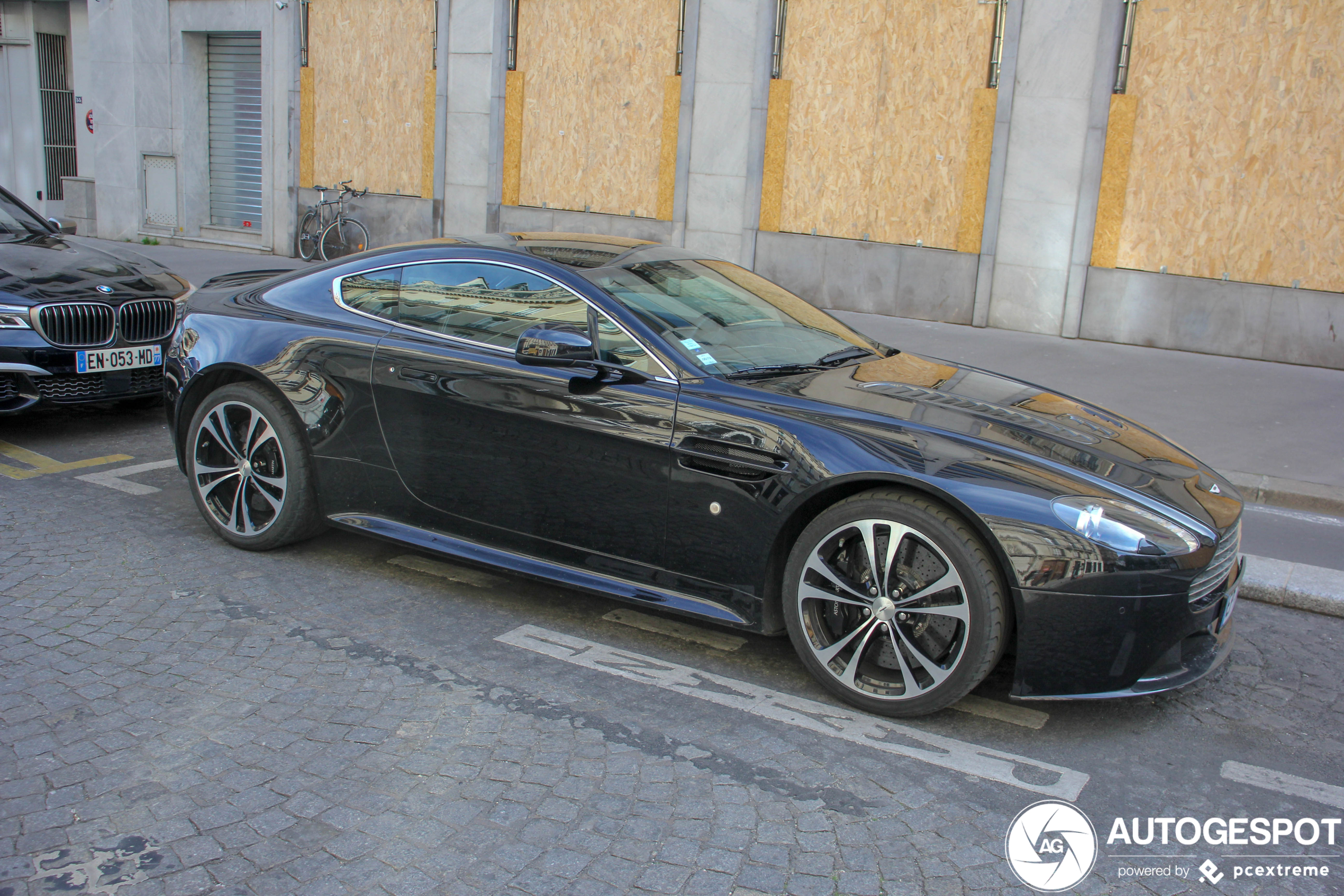 Aston Martin V12 Vantage