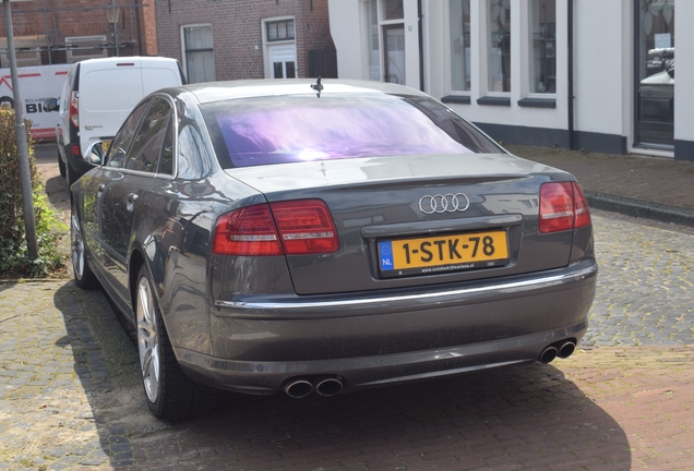 Audi S8 D3