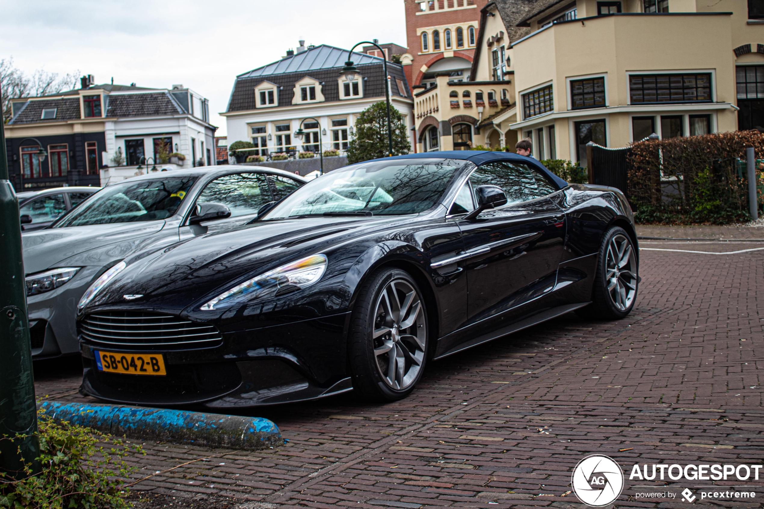 Aston Martin Vanquish S Volante 2017