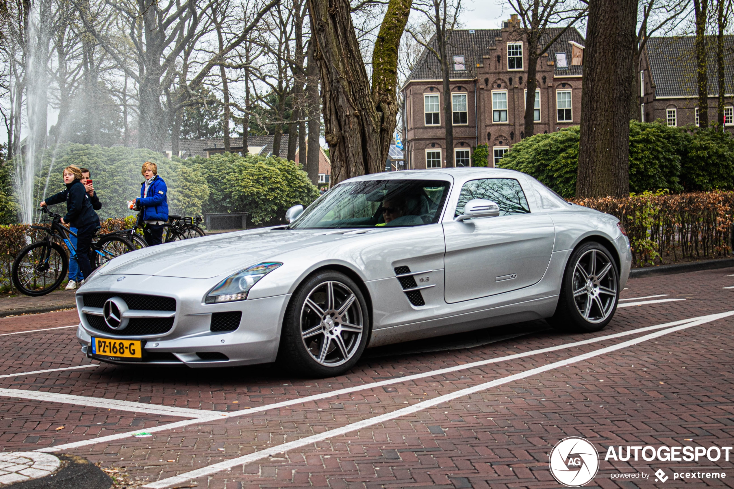 Mercedes-Benz SLS AMG