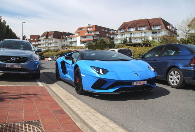 Lamborghini Aventador S LP740-4 Roadster