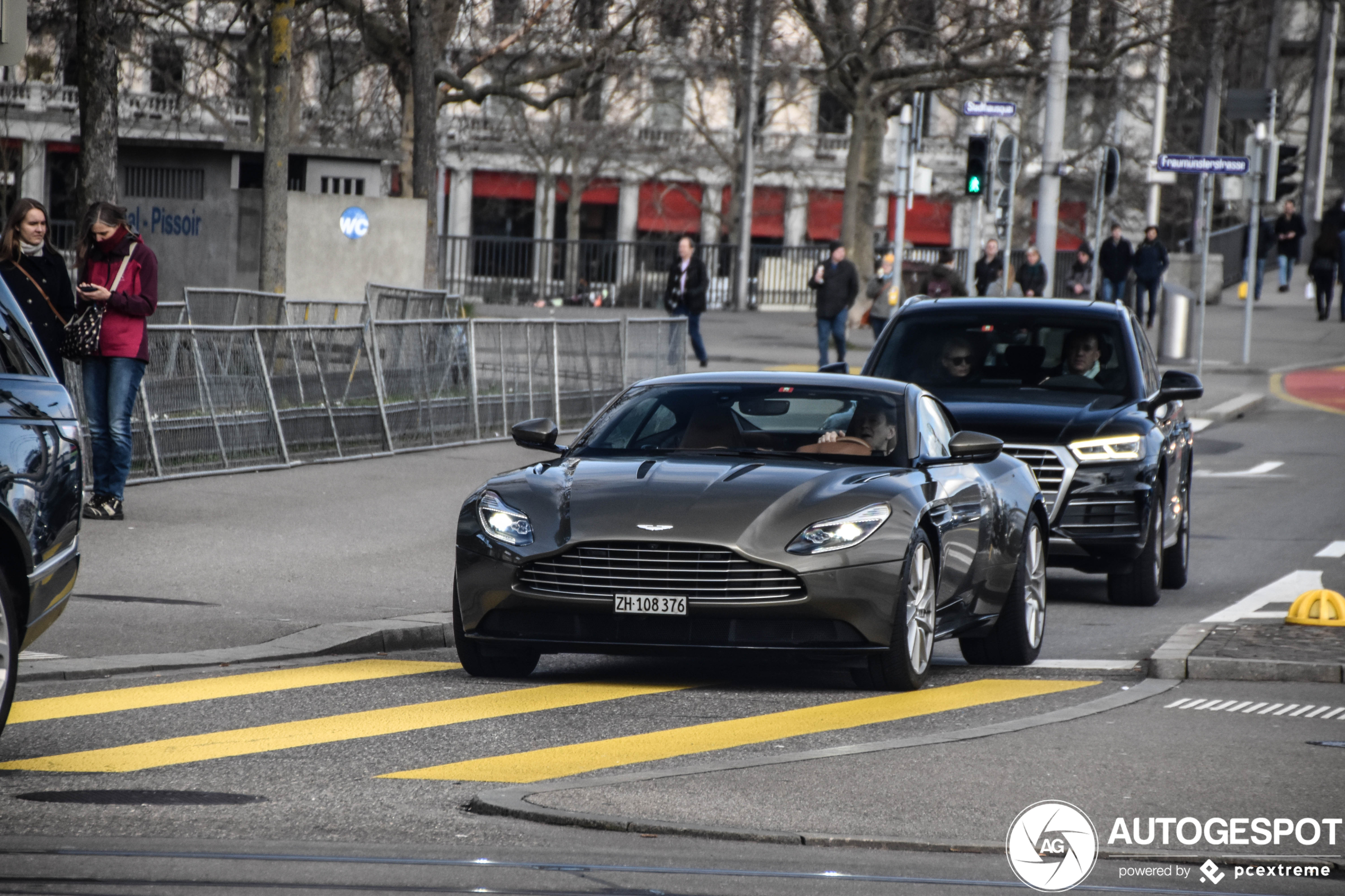 Aston Martin DB11