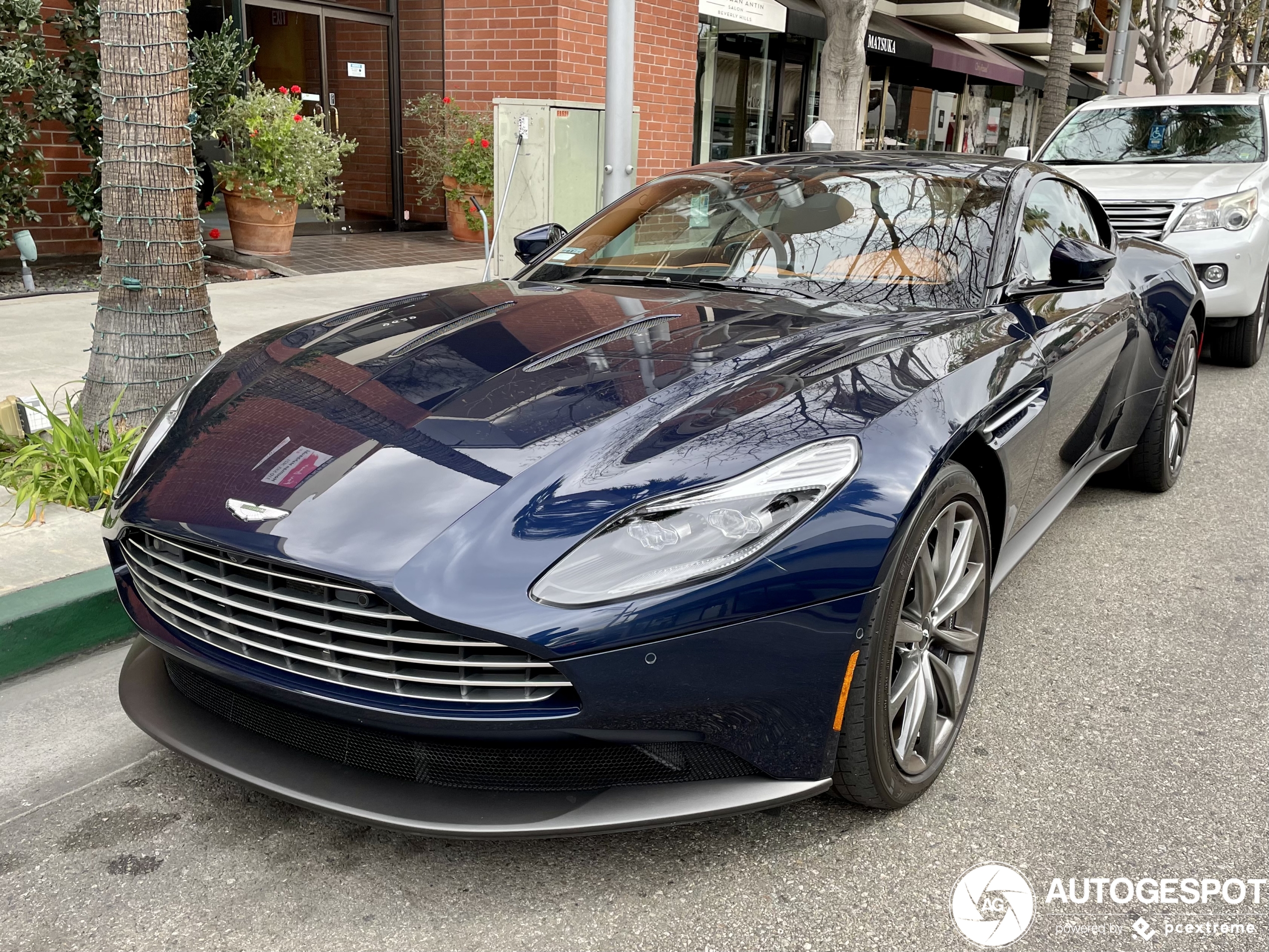 Aston Martin DB11