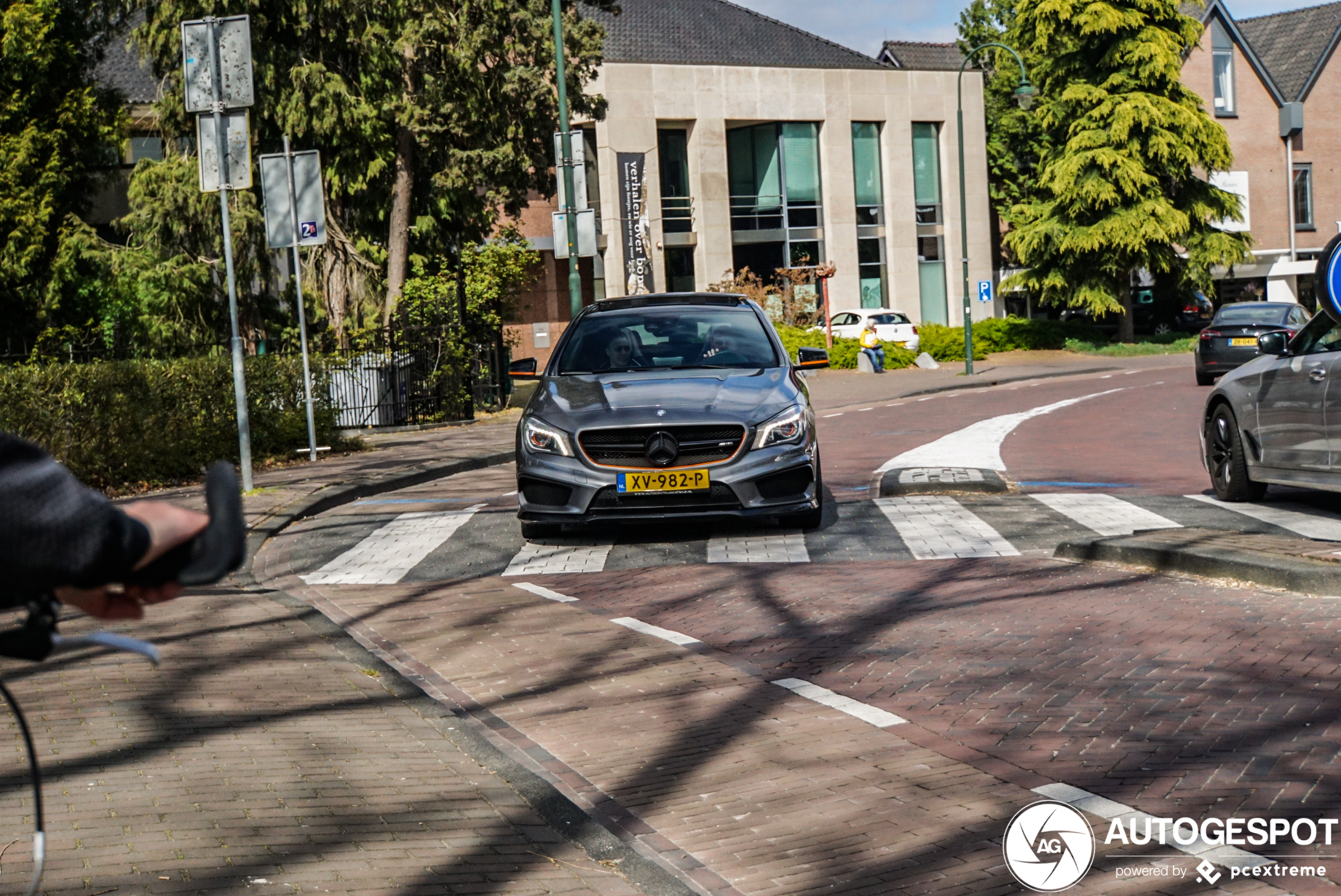 Mercedes-Benz CLA 45 AMG Shooting Brake OrangeArt Edition