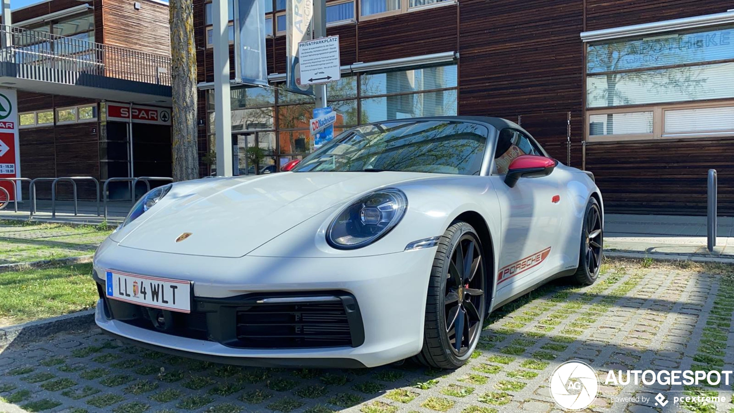 Porsche 992 Carrera 4S Cabriolet