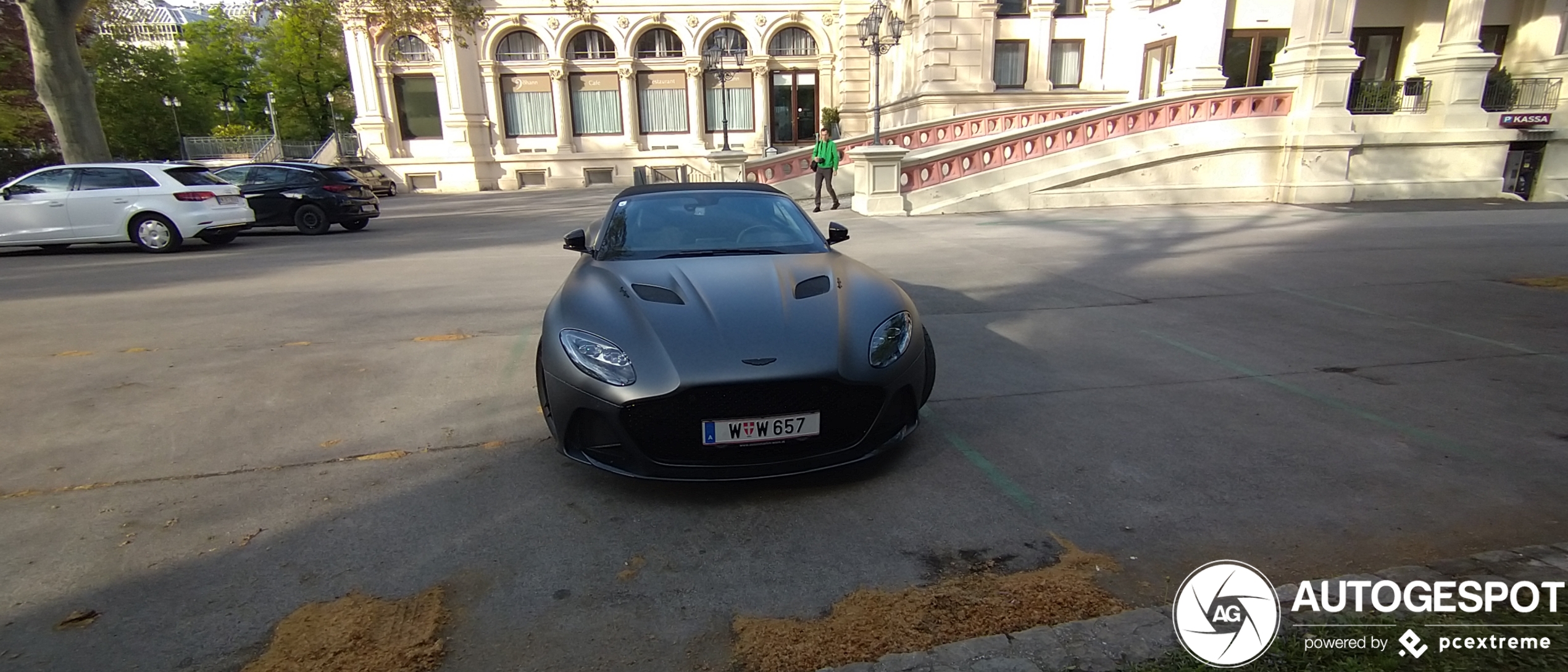 Aston Martin DBS Superleggera Volante