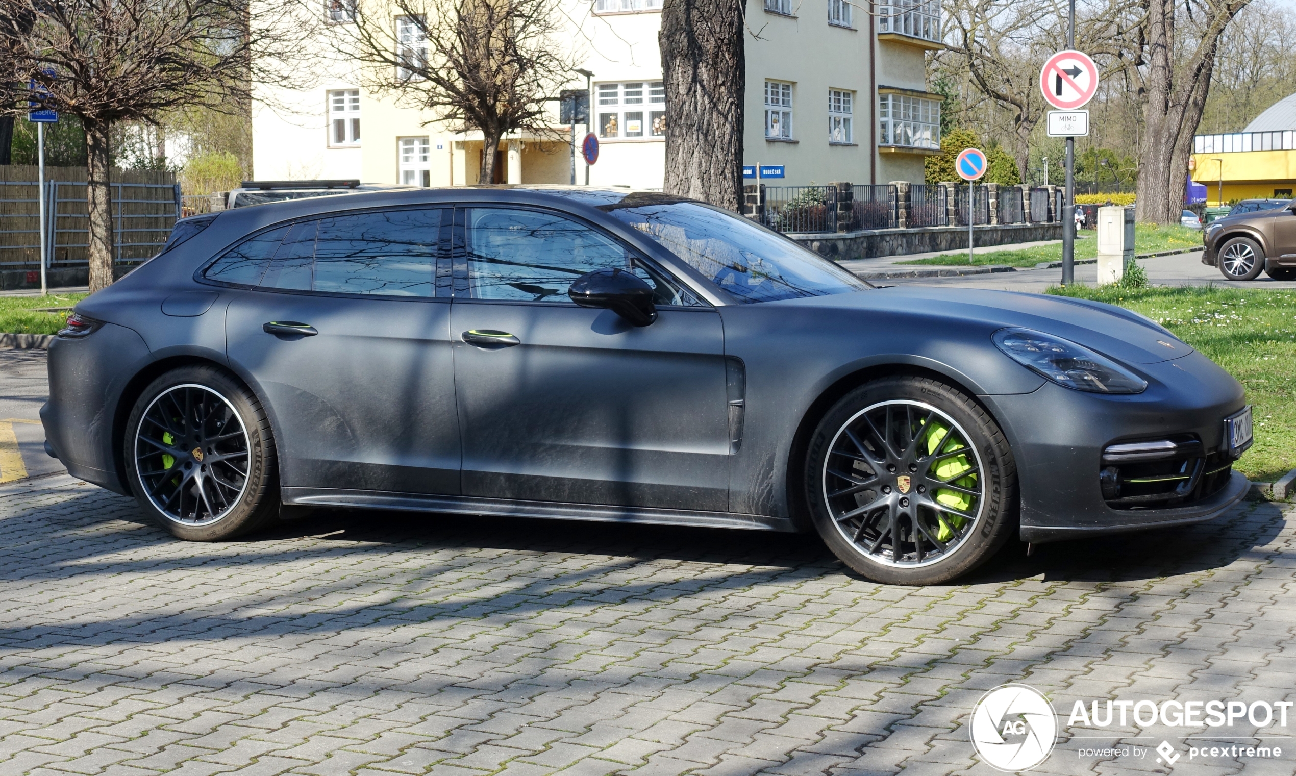 Porsche 971 Panamera Turbo S E-Hybrid Sport Turismo