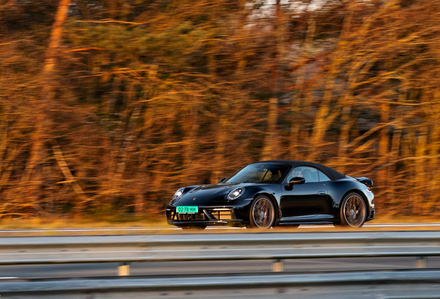 Porsche 992 Carrera 4S Cabriolet