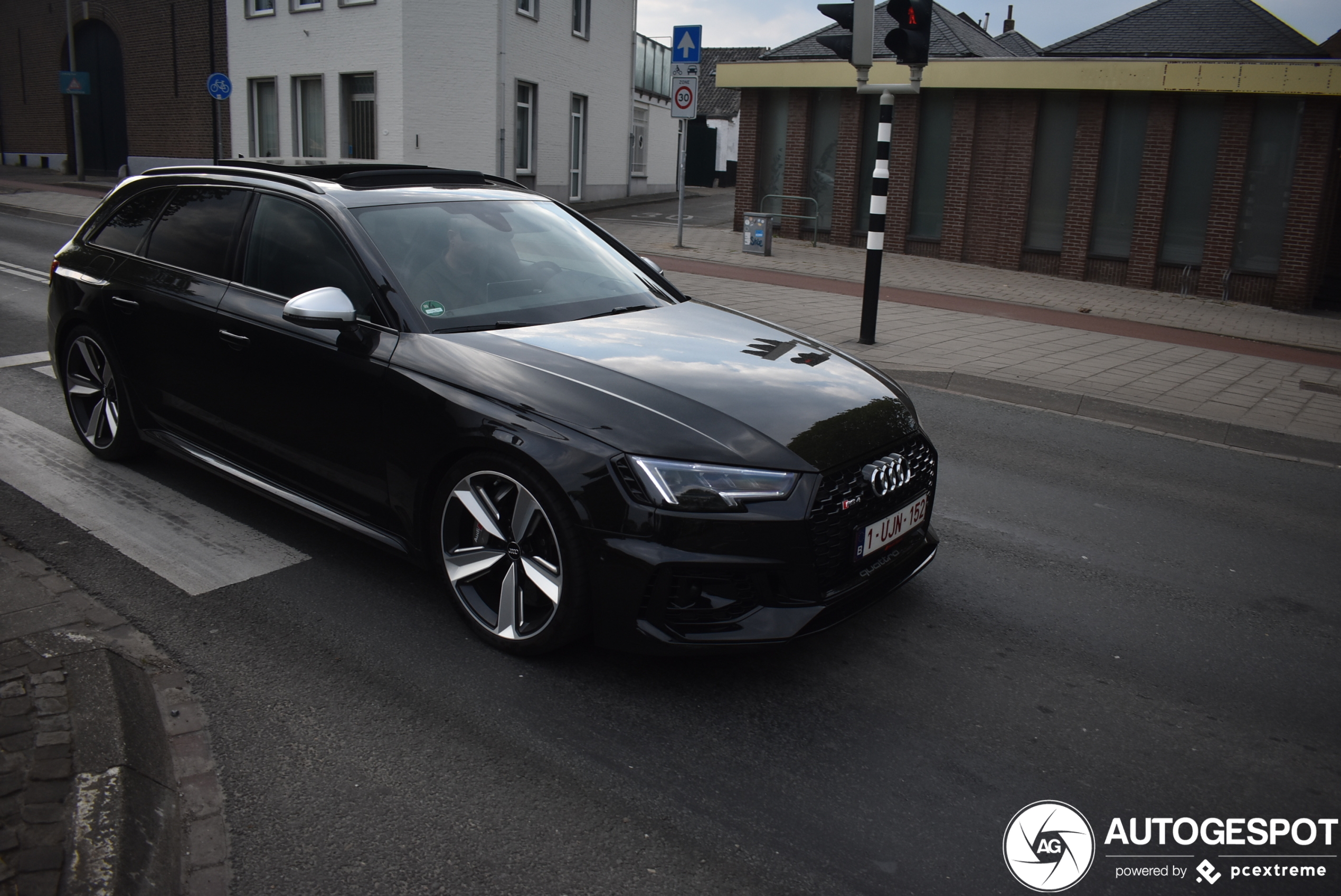 Audi RS4 Avant B9