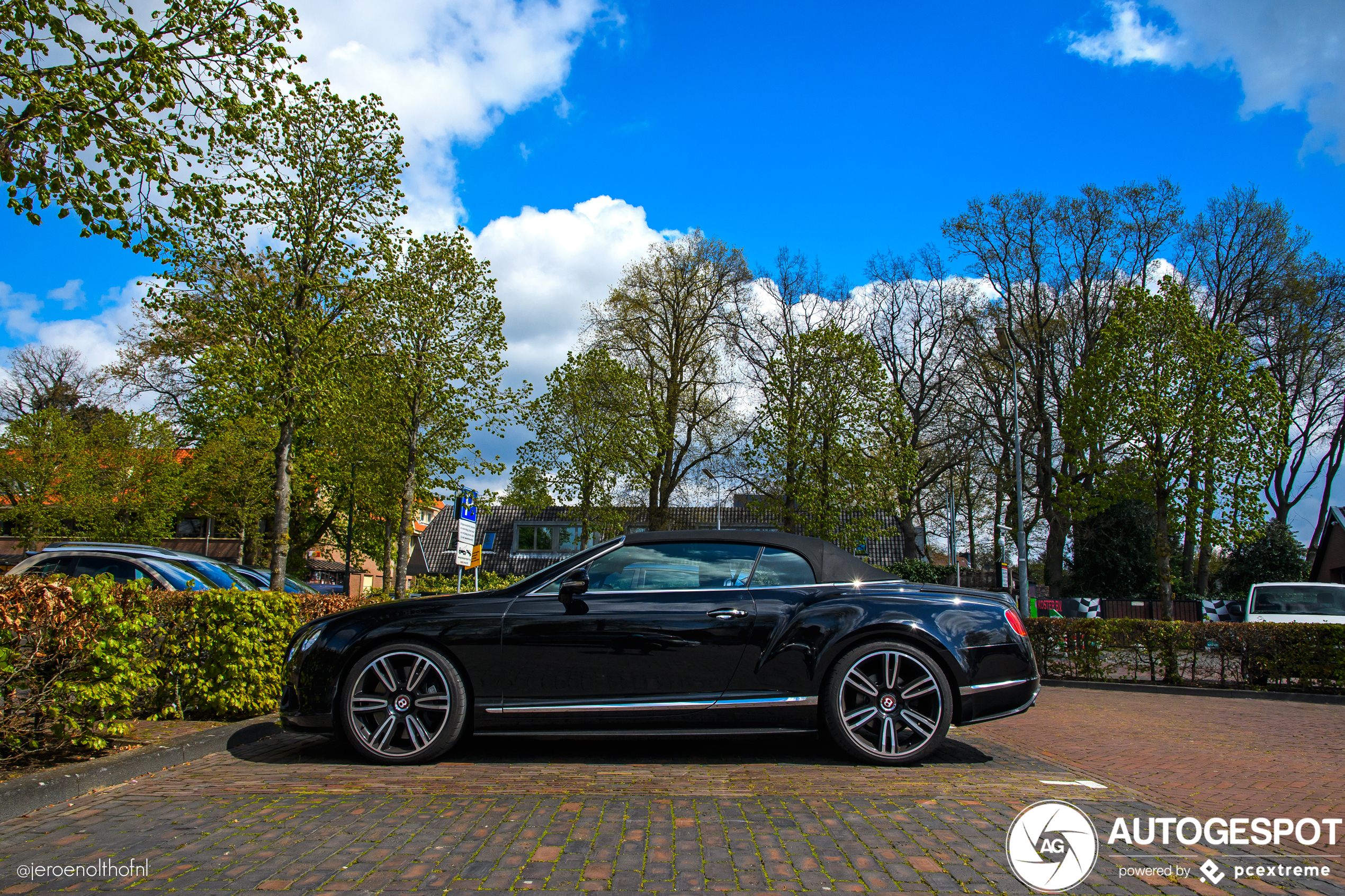 Bentley Continental GTC V8