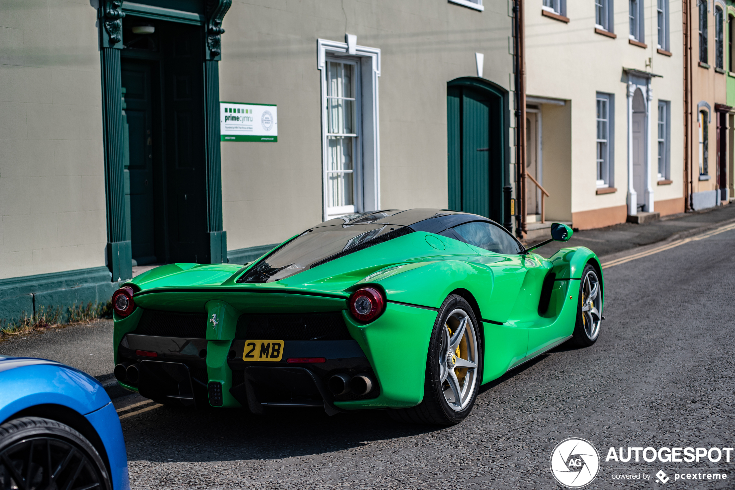 Groene LaFerrari kan niet ongemerkt voorbij gaan