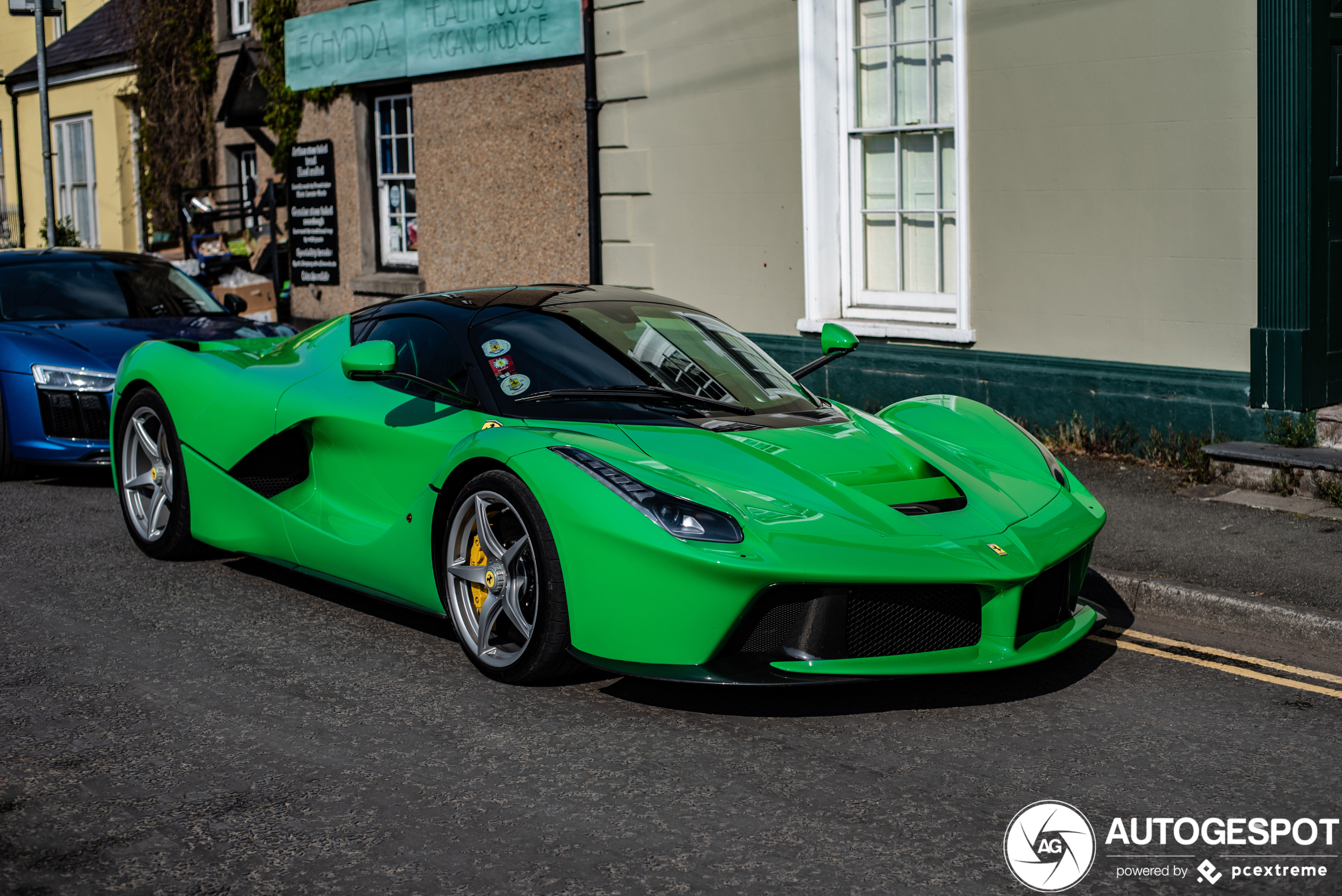 Groene LaFerrari kan niet ongemerkt voorbij gaan