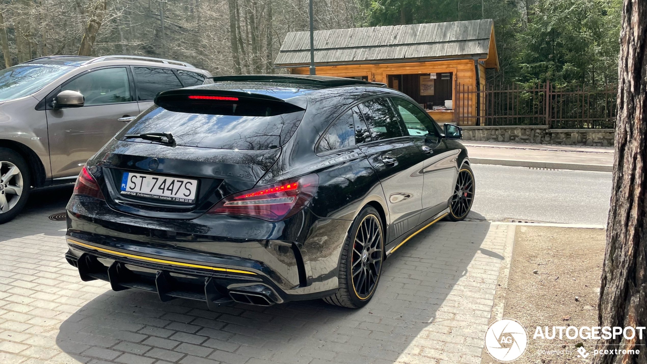 Mercedes-AMG CLA 45 Shooting Brake X117 Yellow Night Edition - 01-05-2021  13:54 - Autogespot