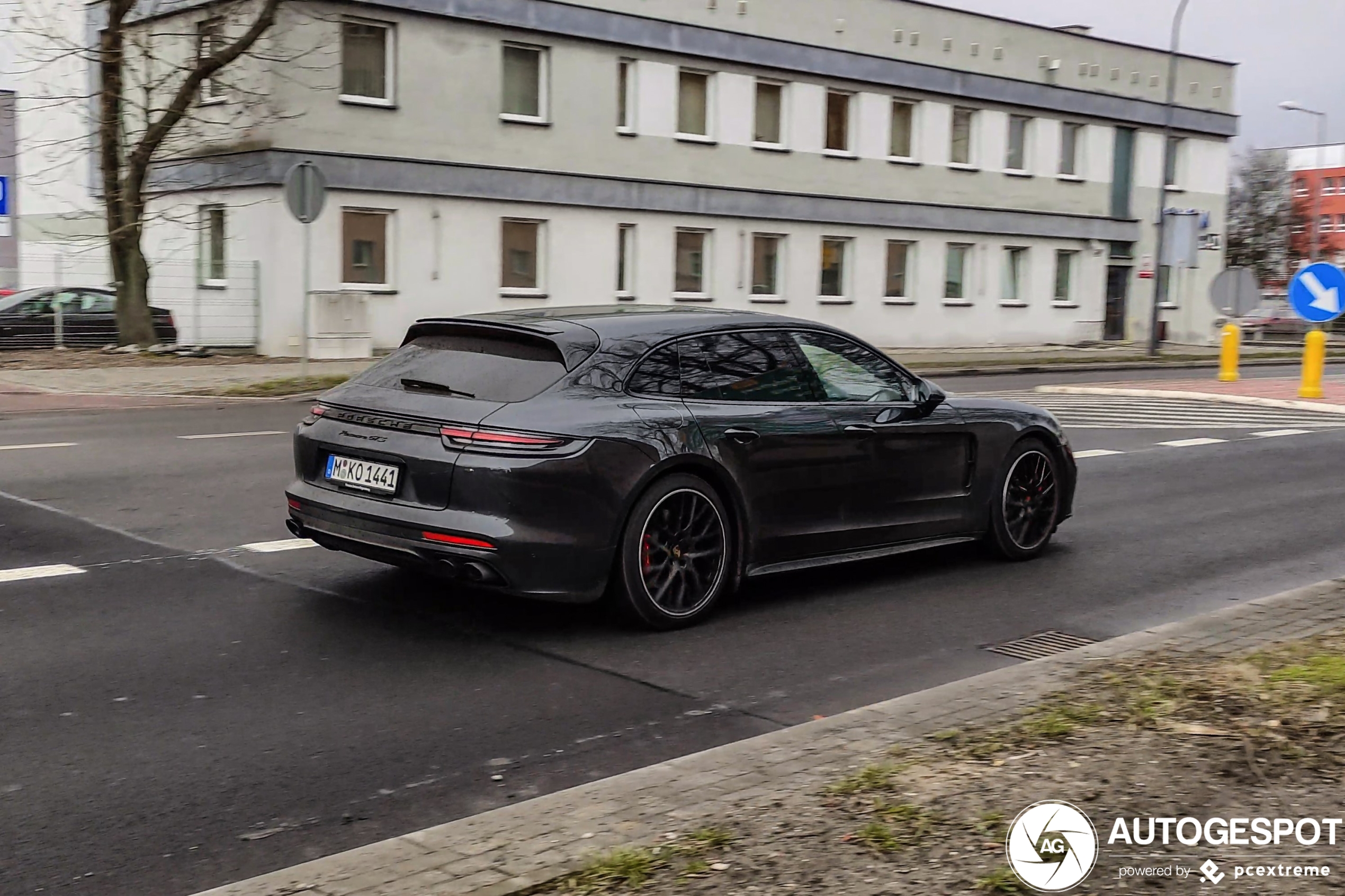 Porsche 971 Panamera GTS Sport Turismo