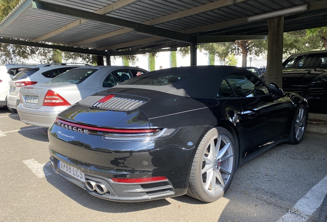 Porsche 992 Carrera 4S Cabriolet