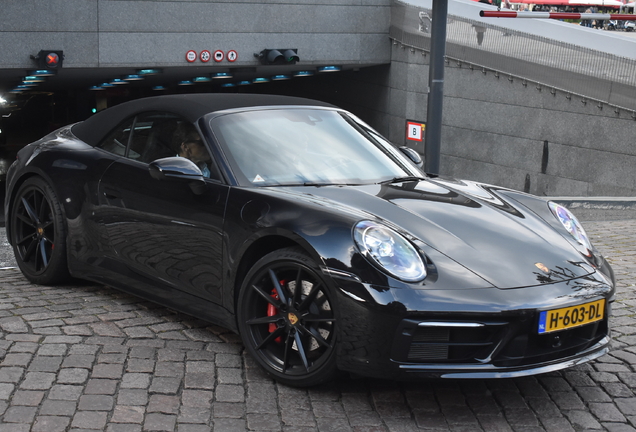 Porsche 992 Carrera 4S Cabriolet