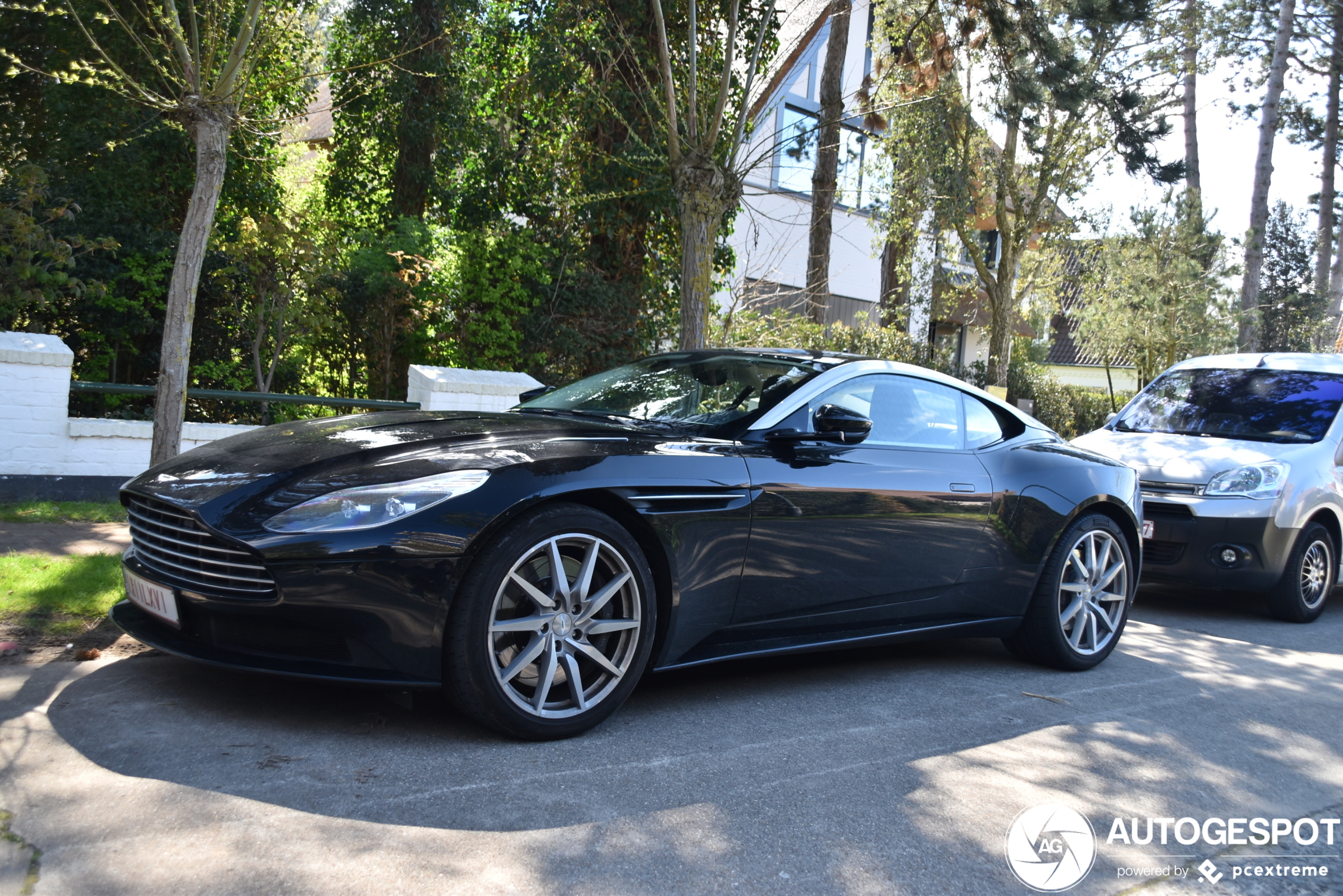 Aston Martin DB11