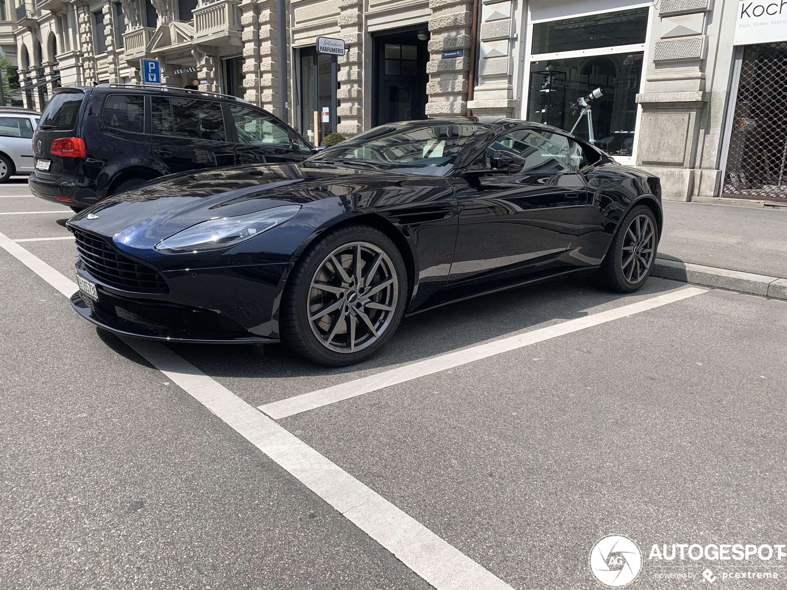 Aston Martin DB11 V8