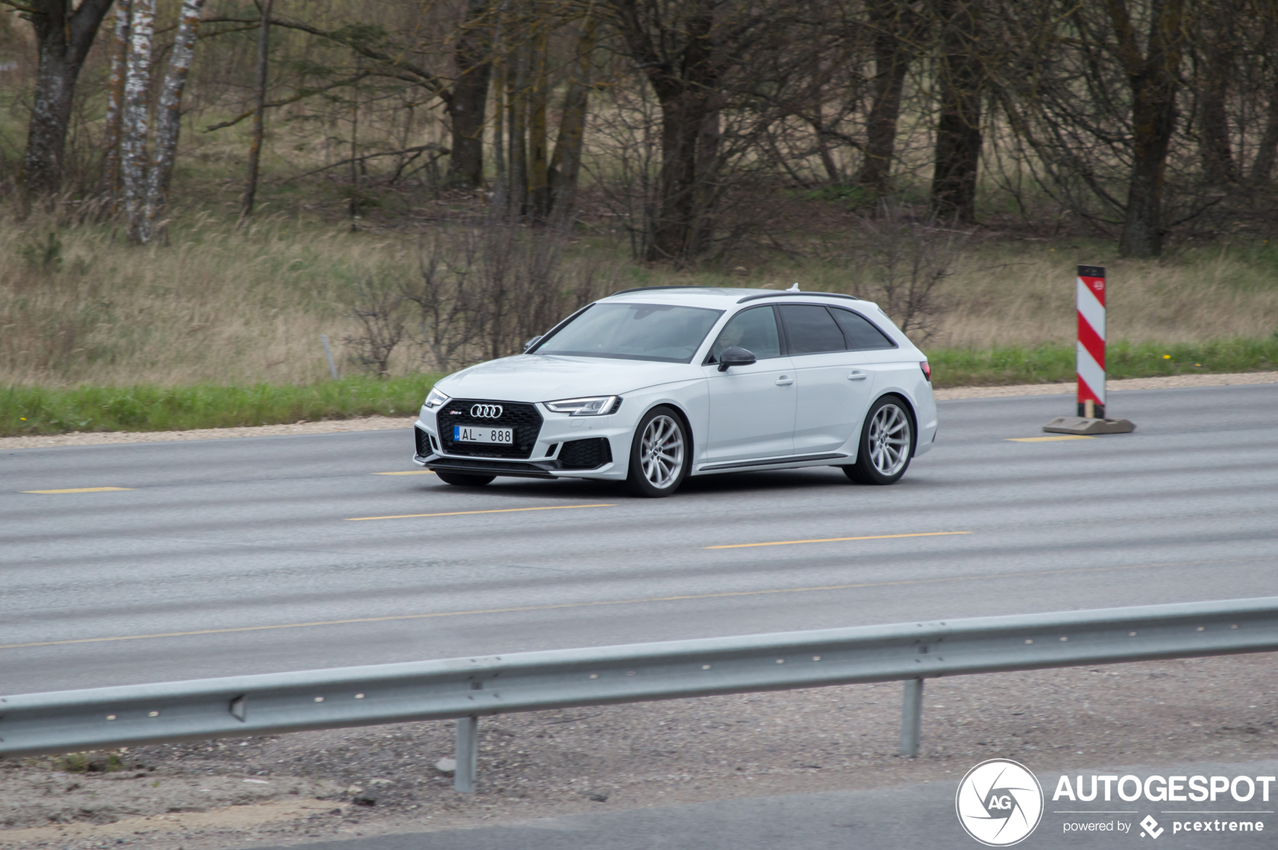 Audi RS4 Avant B9