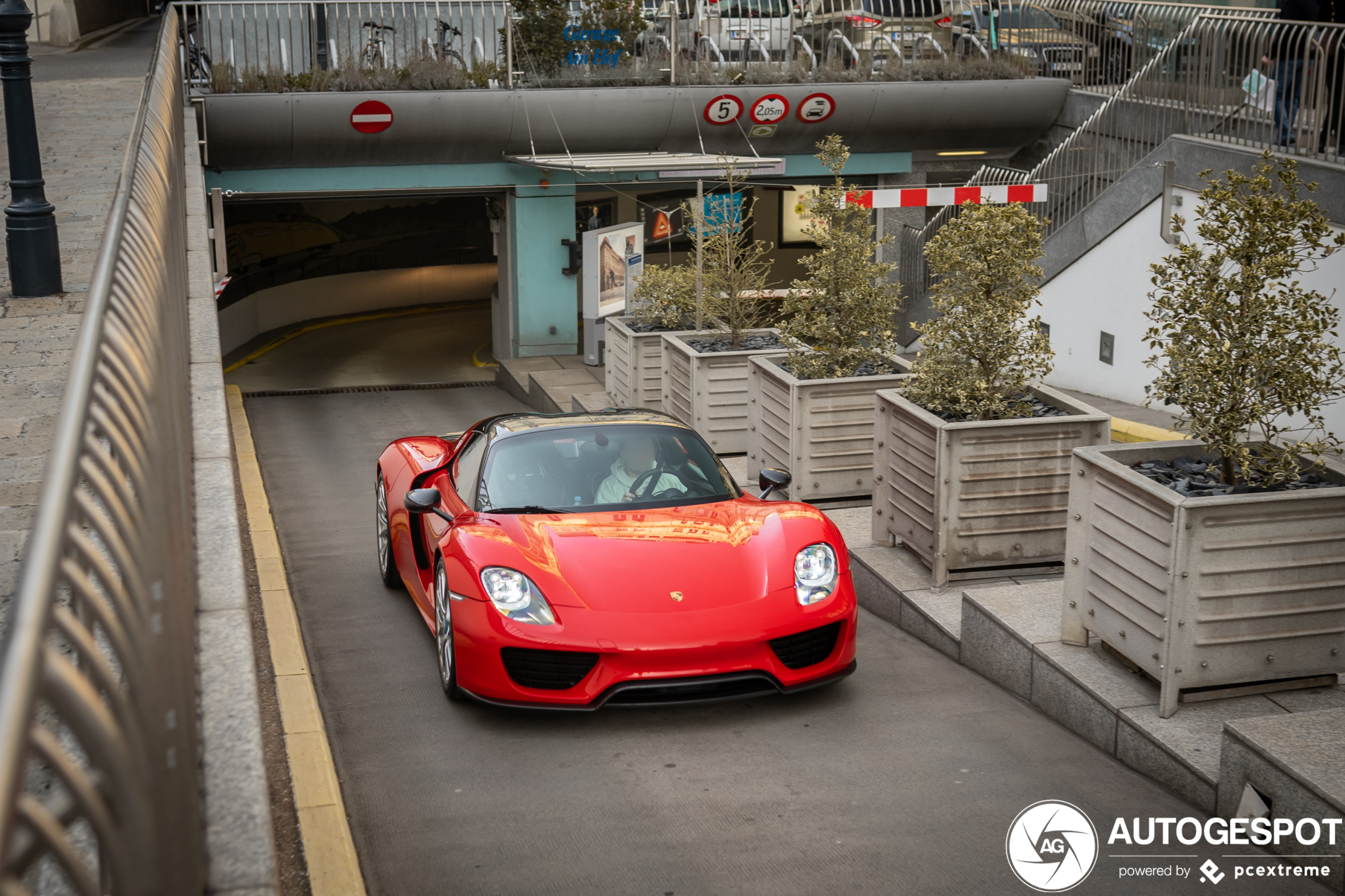 Porsche 918 Spyder Weissach Package