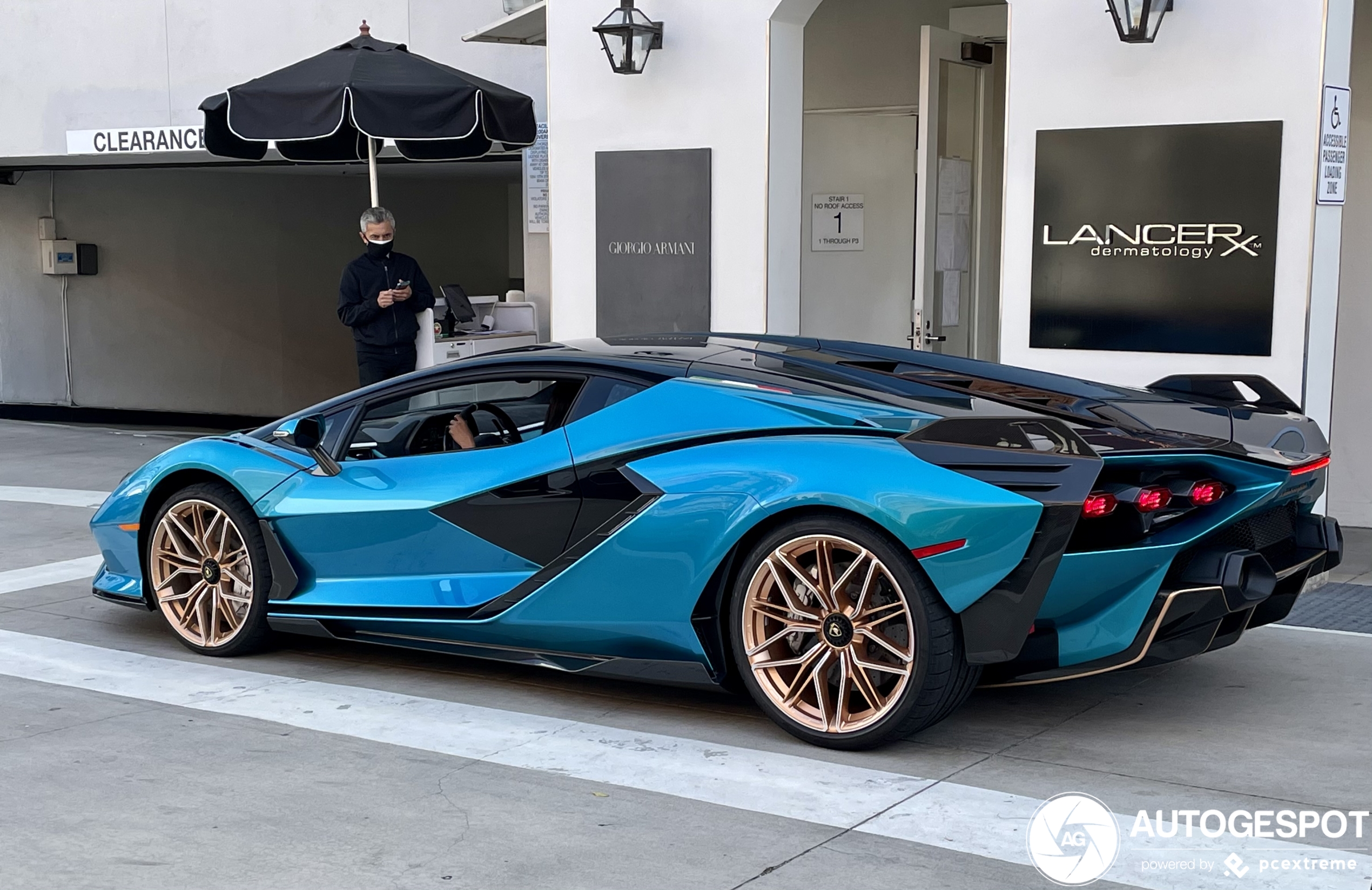 Bizarre combo laat twee gelimiteerde Lamborghini's zien