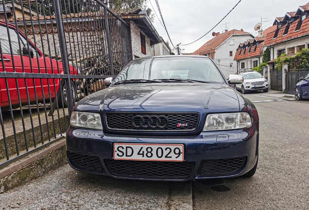 Audi RS4 Avant B5