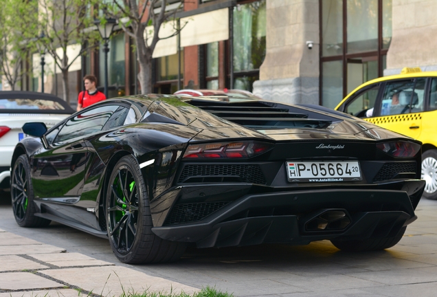 Lamborghini Aventador S LP740-4