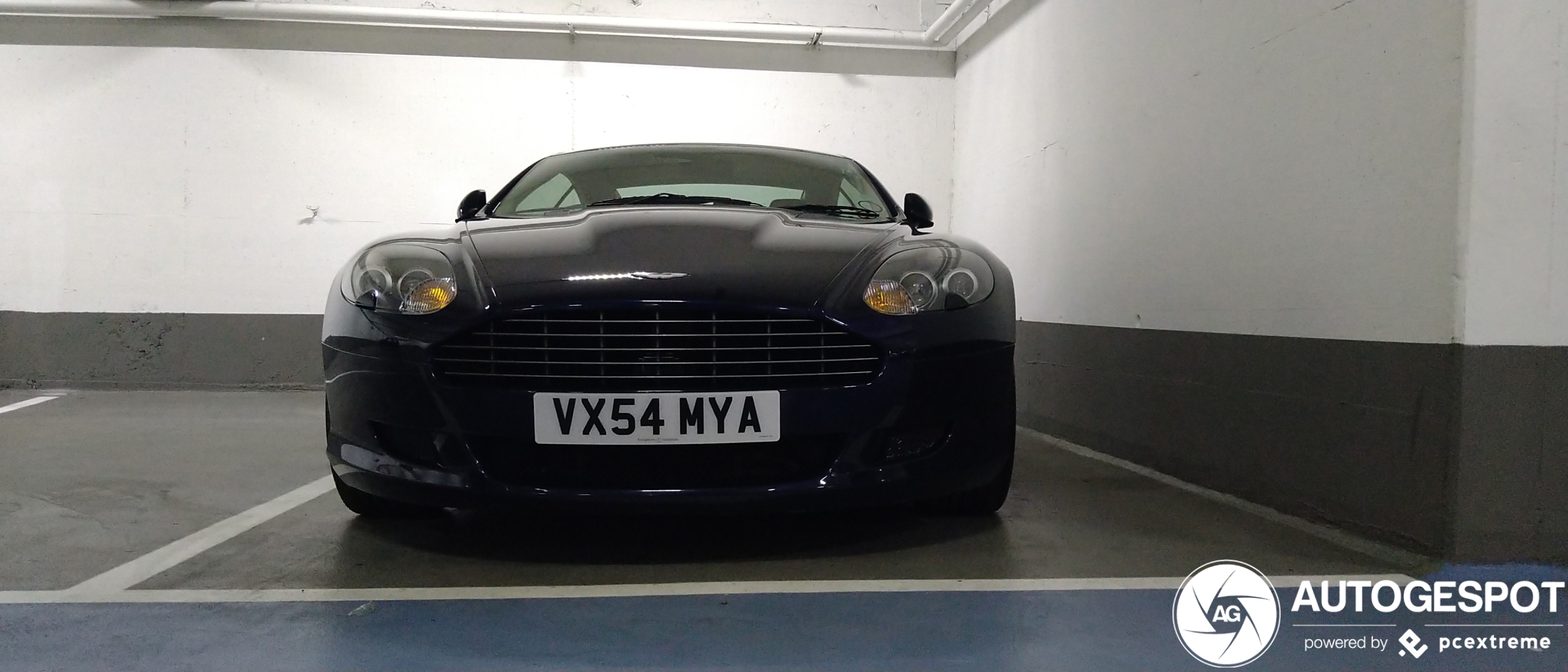 Aston Martin DB9