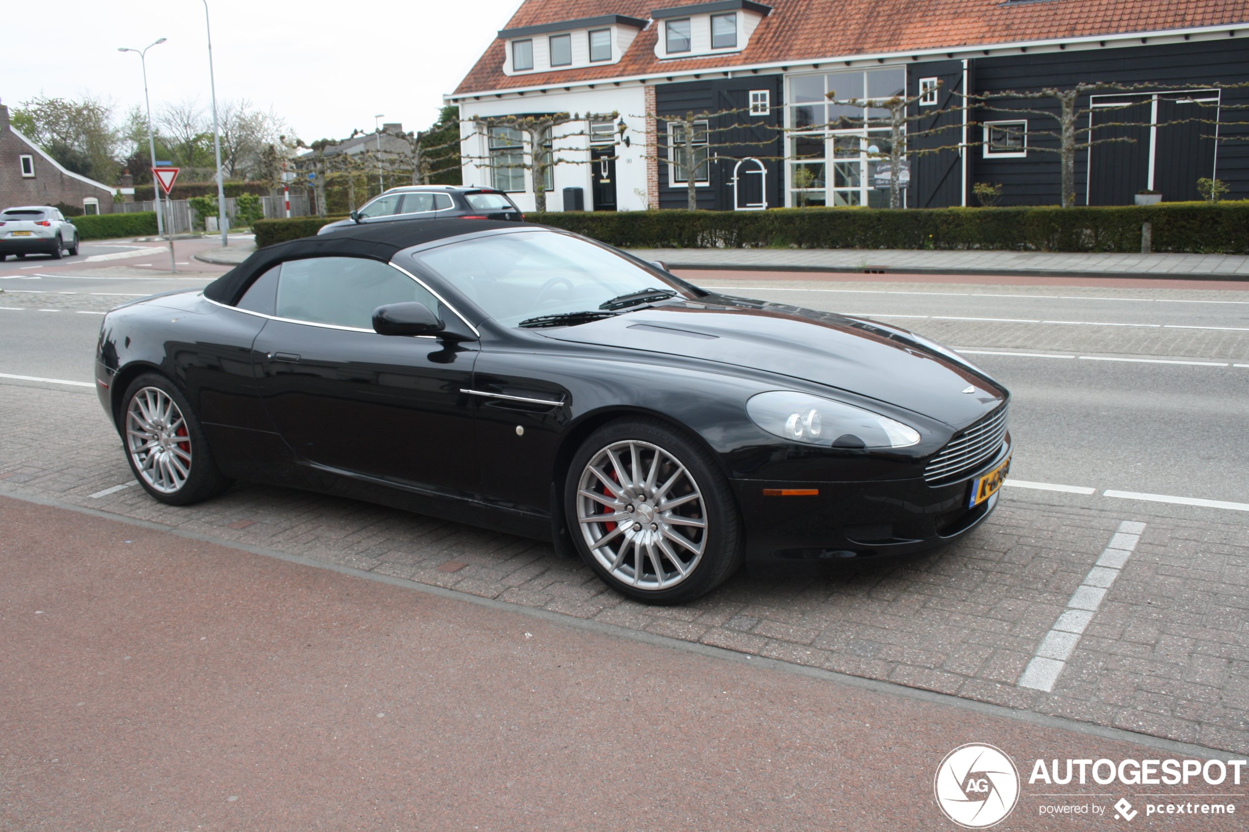 Aston Martin DB9 Volante