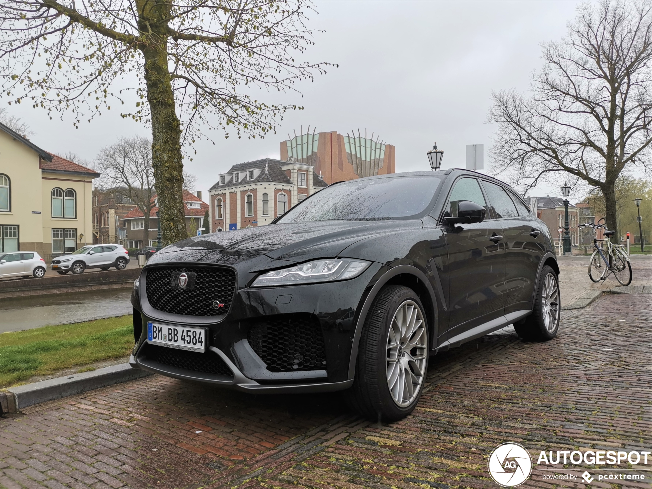 Jaguar F-PACE SVR