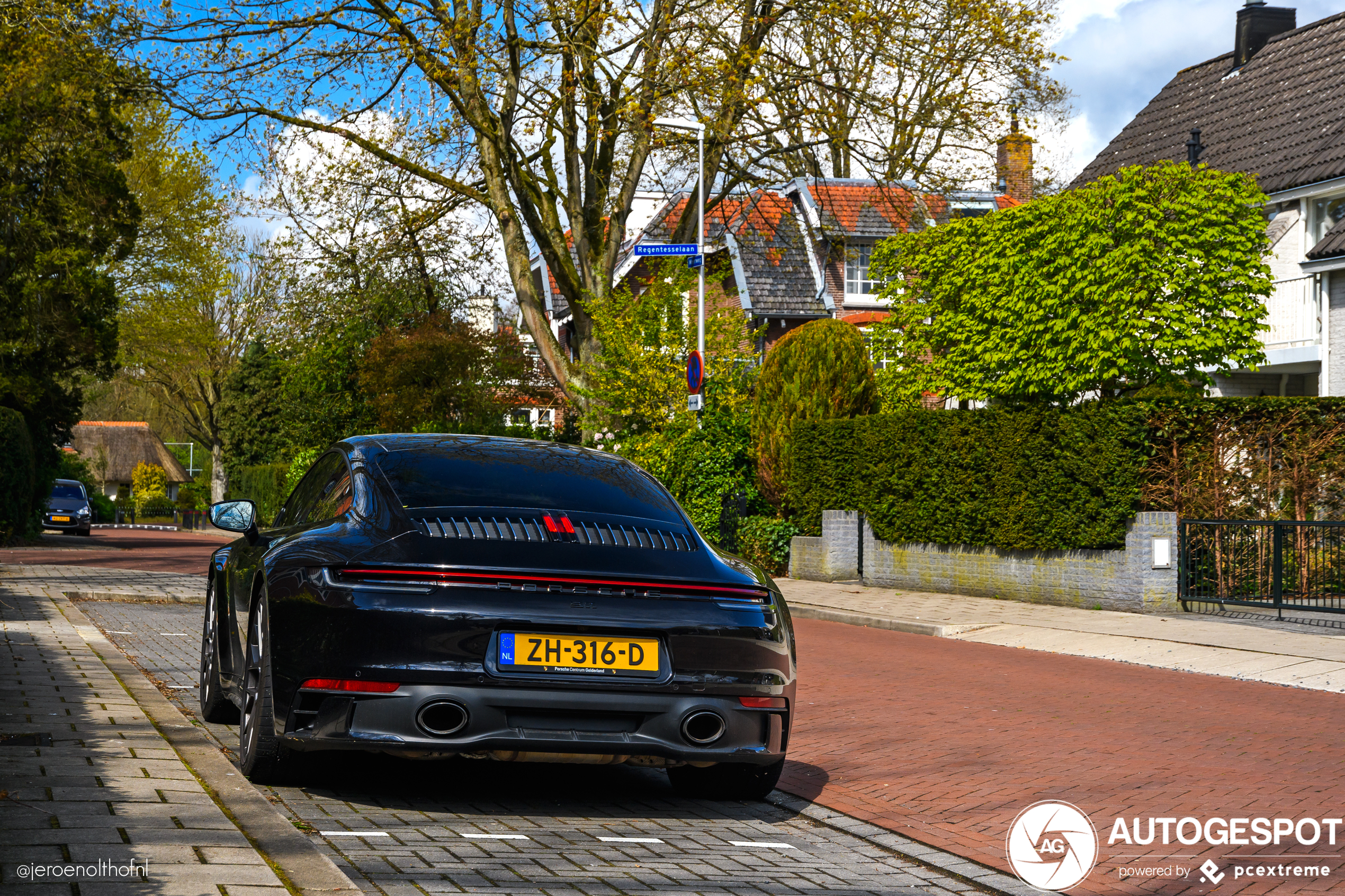 Porsche 992 Carrera 4S