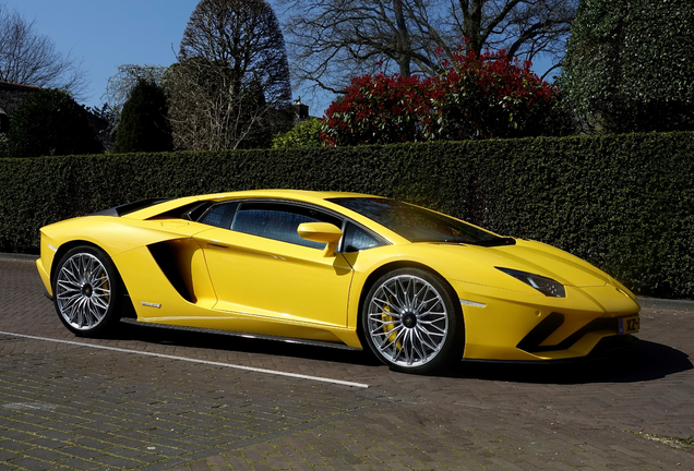 Lamborghini Aventador S LP740-4