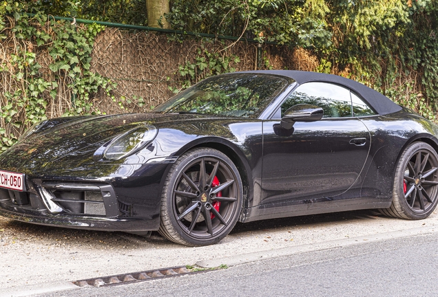 Porsche 992 Carrera 4S Cabriolet