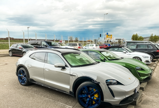 Porsche Taycan Turbo S Cross Turismo