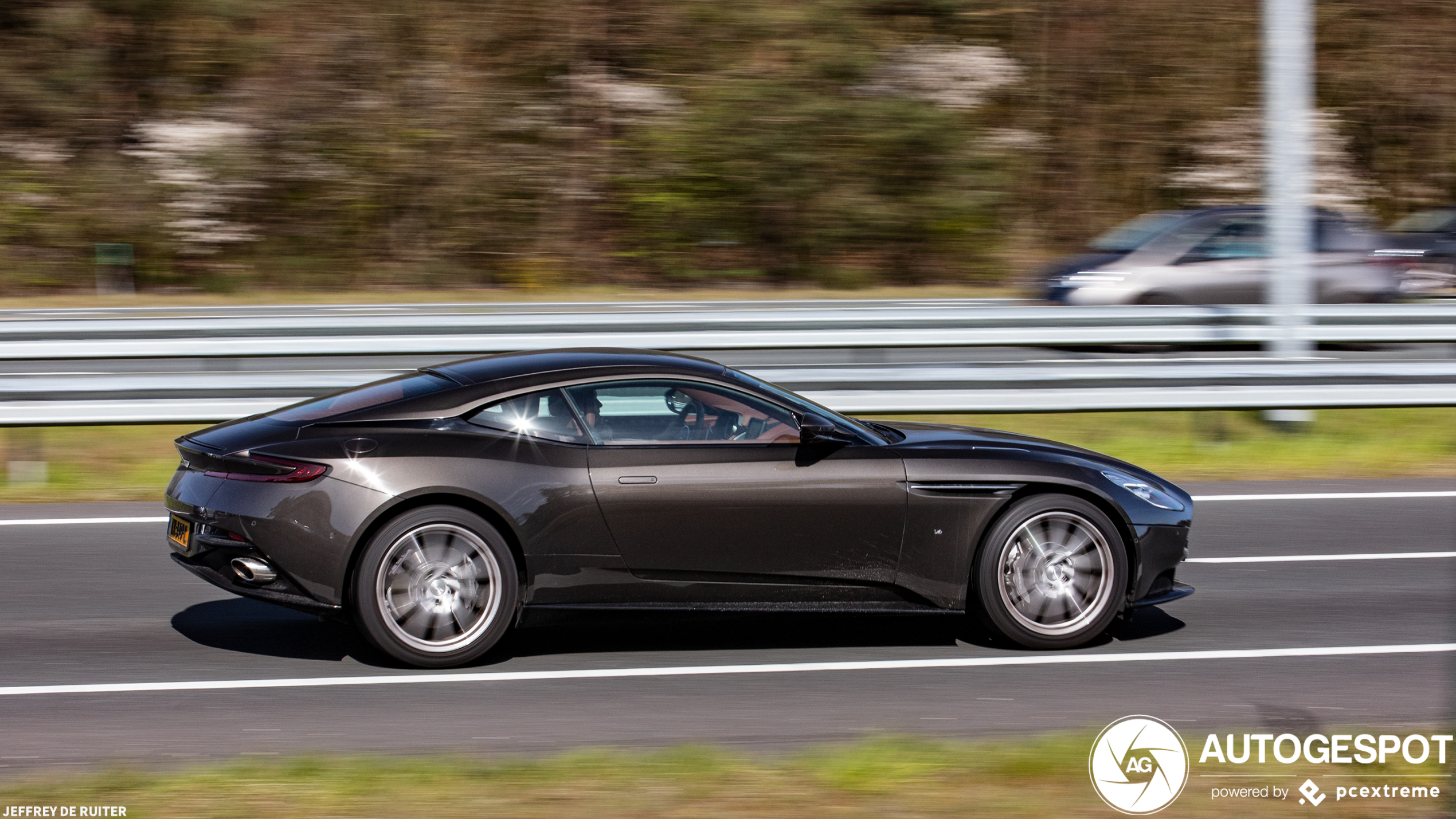 Aston Martin DB11