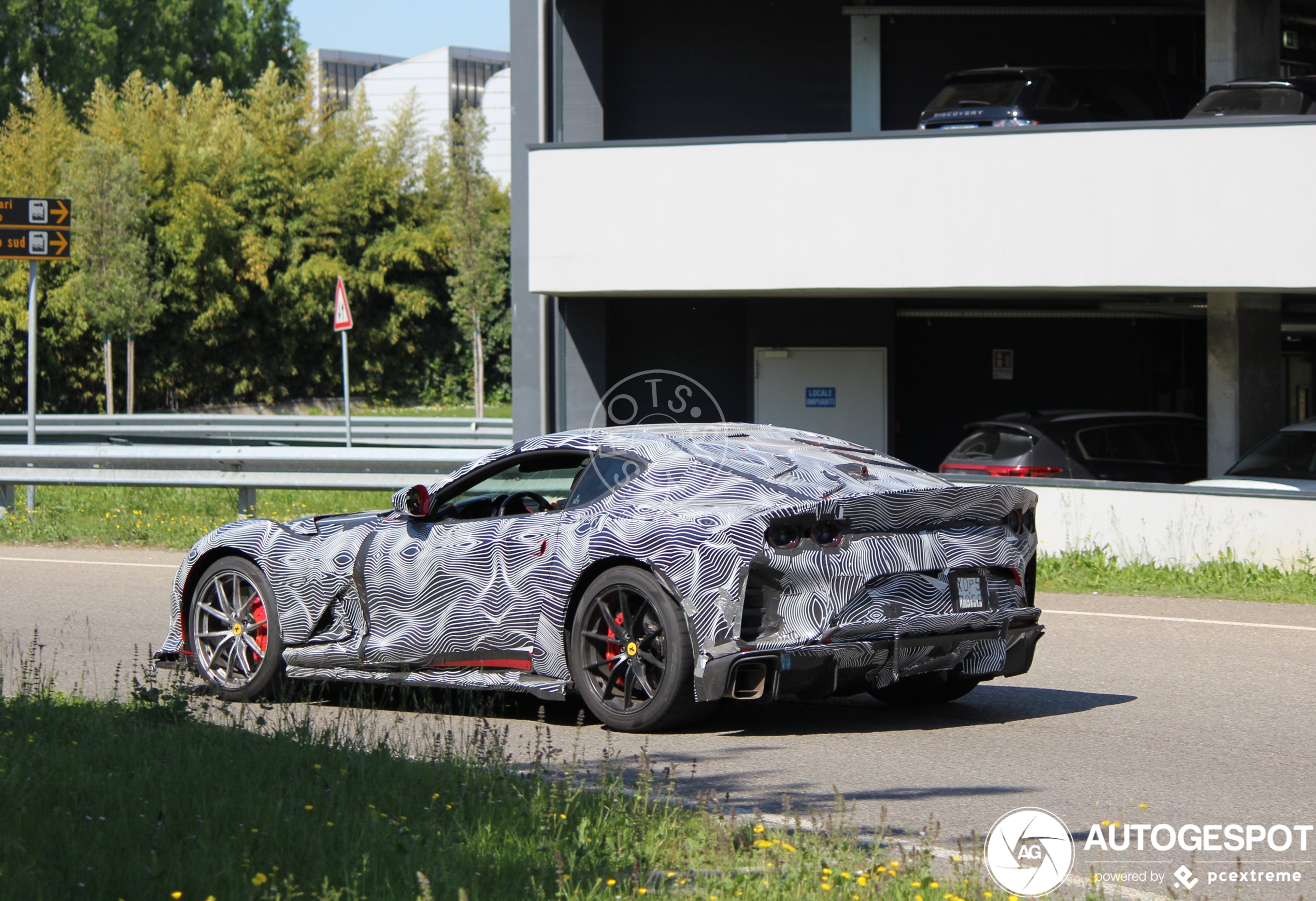 Gelanceerd en gespot: Ferrari 812 Competizione