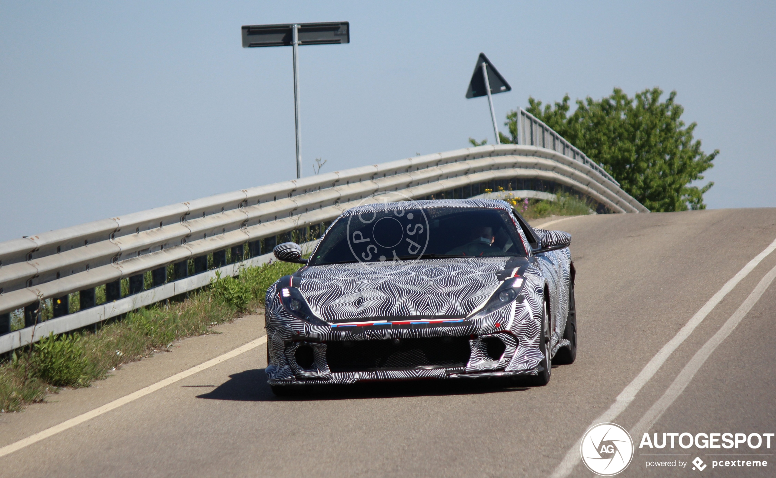 Gelanceerd en gespot: Ferrari 812 Competizione