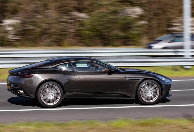 Aston Martin DB11